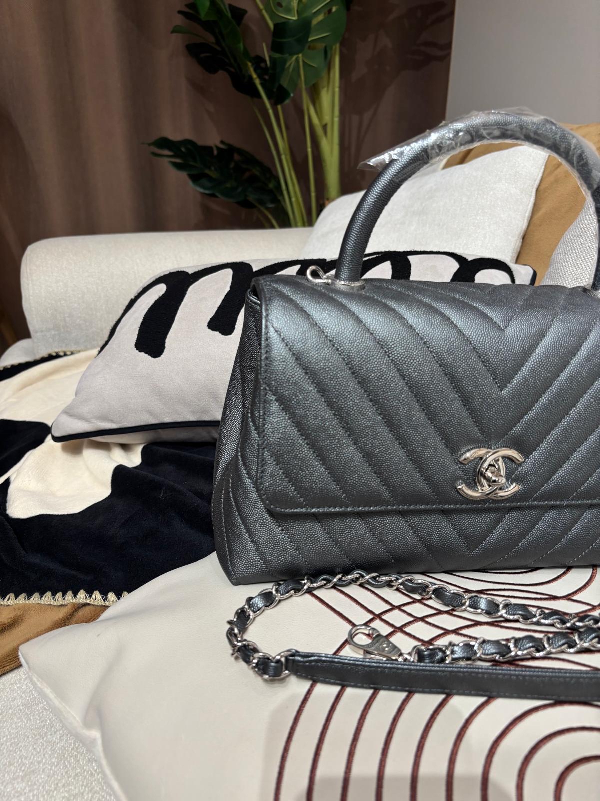 Chanel coco handle medium 荔枝牛皮100%Authentic ,98%new ✅28Card✅Dust bag✅Box