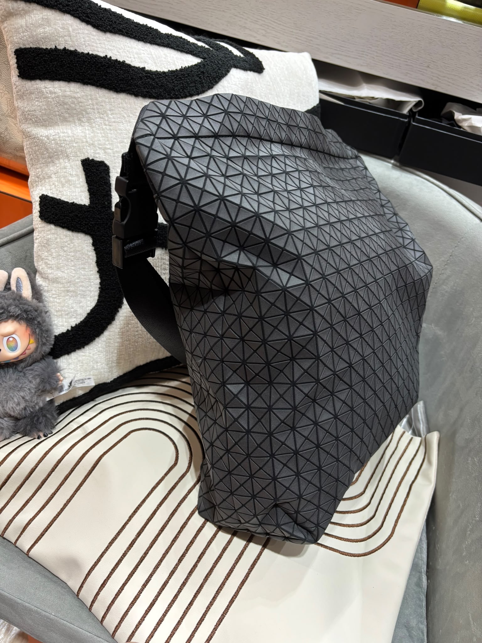 Issey Miyake Bao Bao Curo Curve Shoulder Bag 霧黑 100%Authentic, 99%New ✅ certificate ✅Dust bag