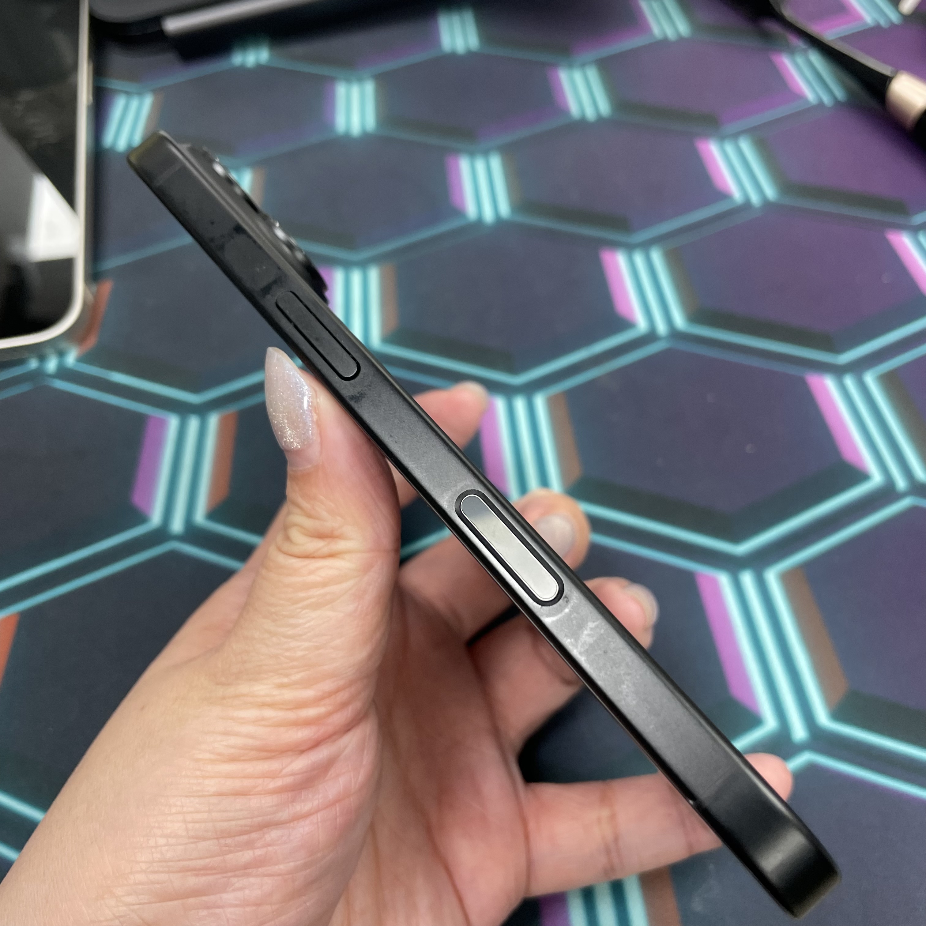 *6987 16 勁靚機 256GB 電88 黑色 black