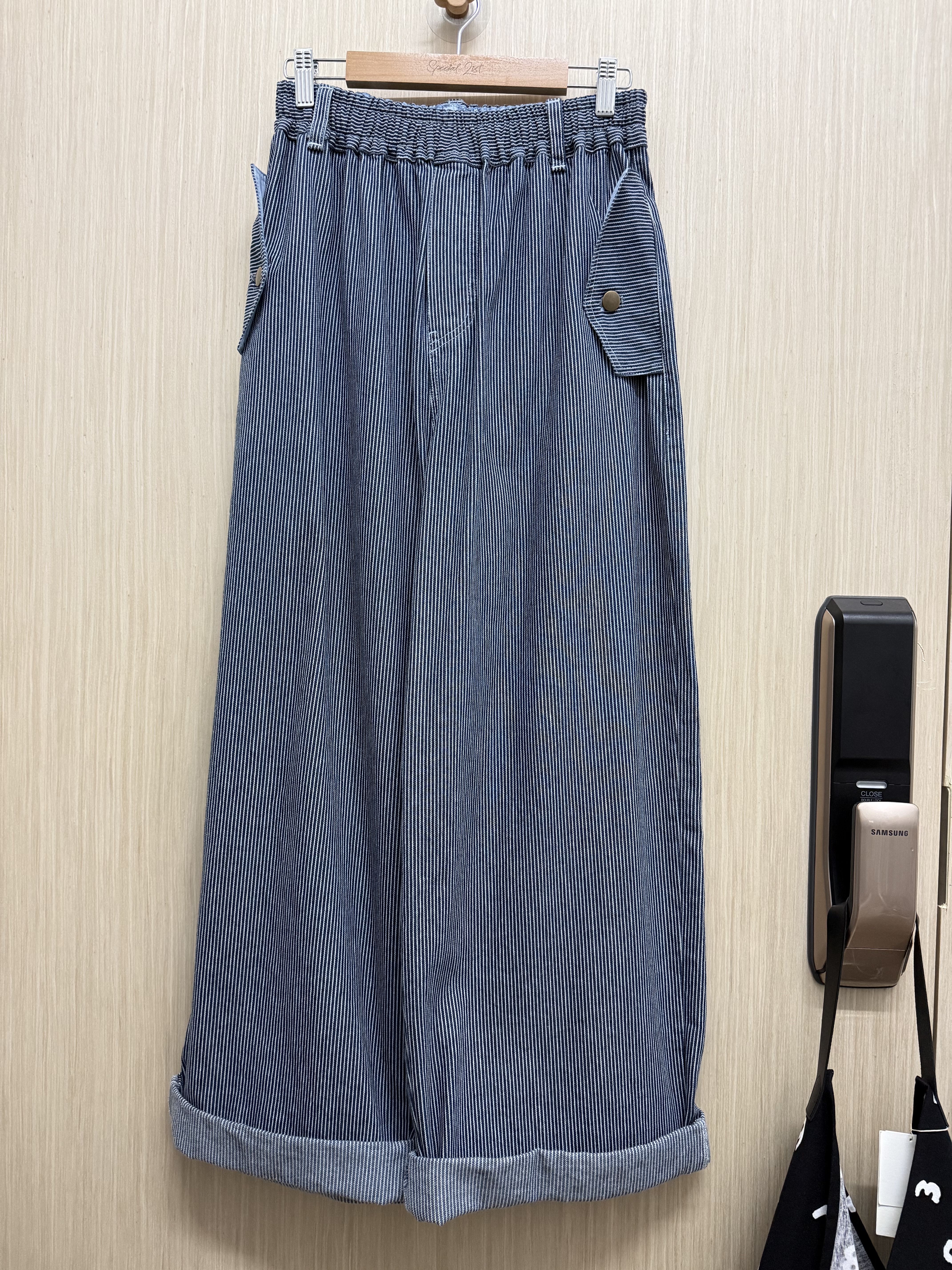 牛仔間條直腳褲