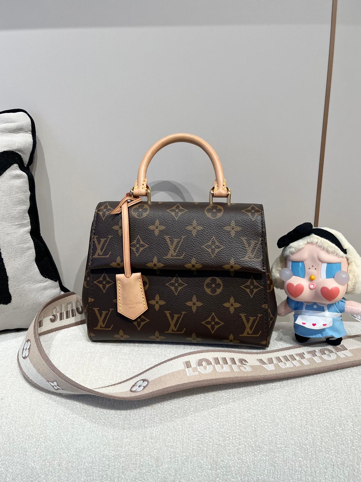 LV Cluny Mini Bag Monogram 100%Authentic, 98%New ✅Key Lock✅Dust bag 
