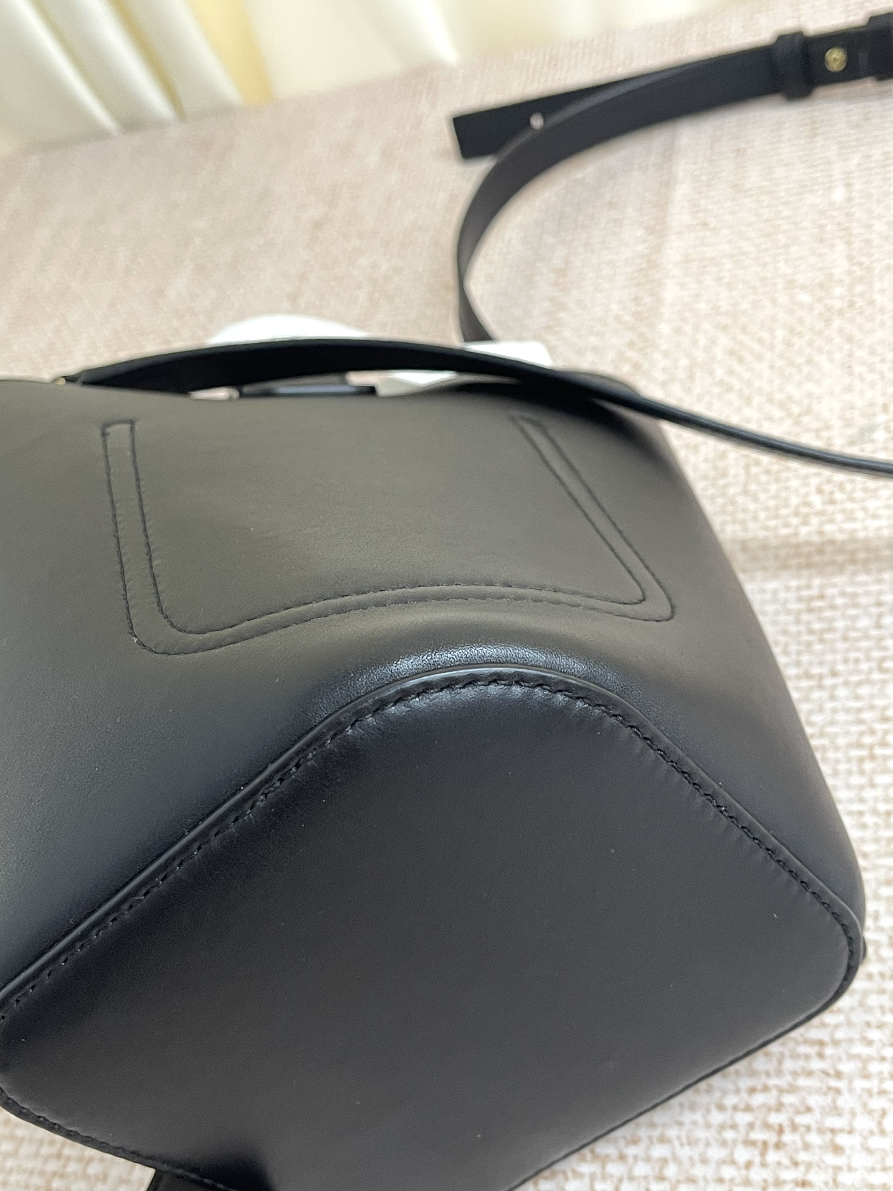 Pre-owned Loewe Pebble/ Product Code: 26032501