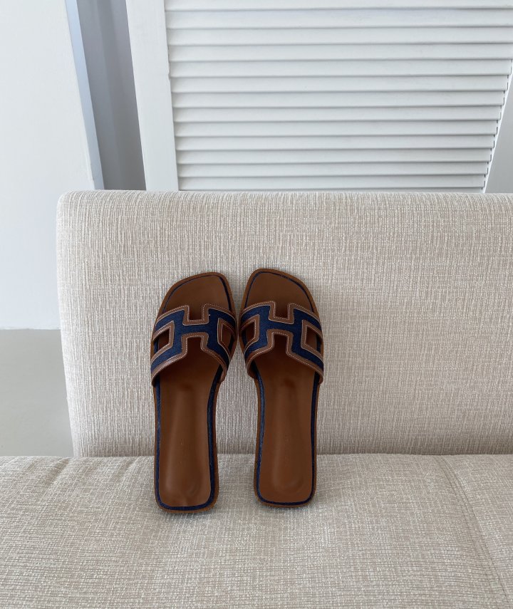 Contrast Hannah Sandals (3 colors)