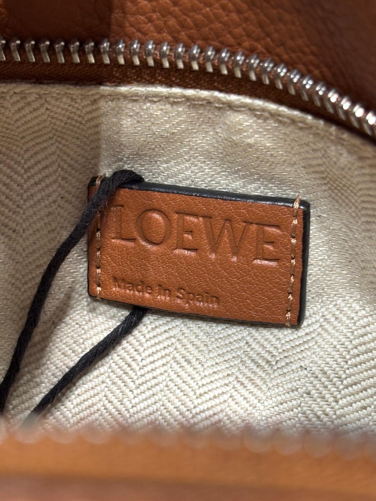 Loewe Puzzle Medium Tan 100%Authentic, 95%New ✅Dust bag
