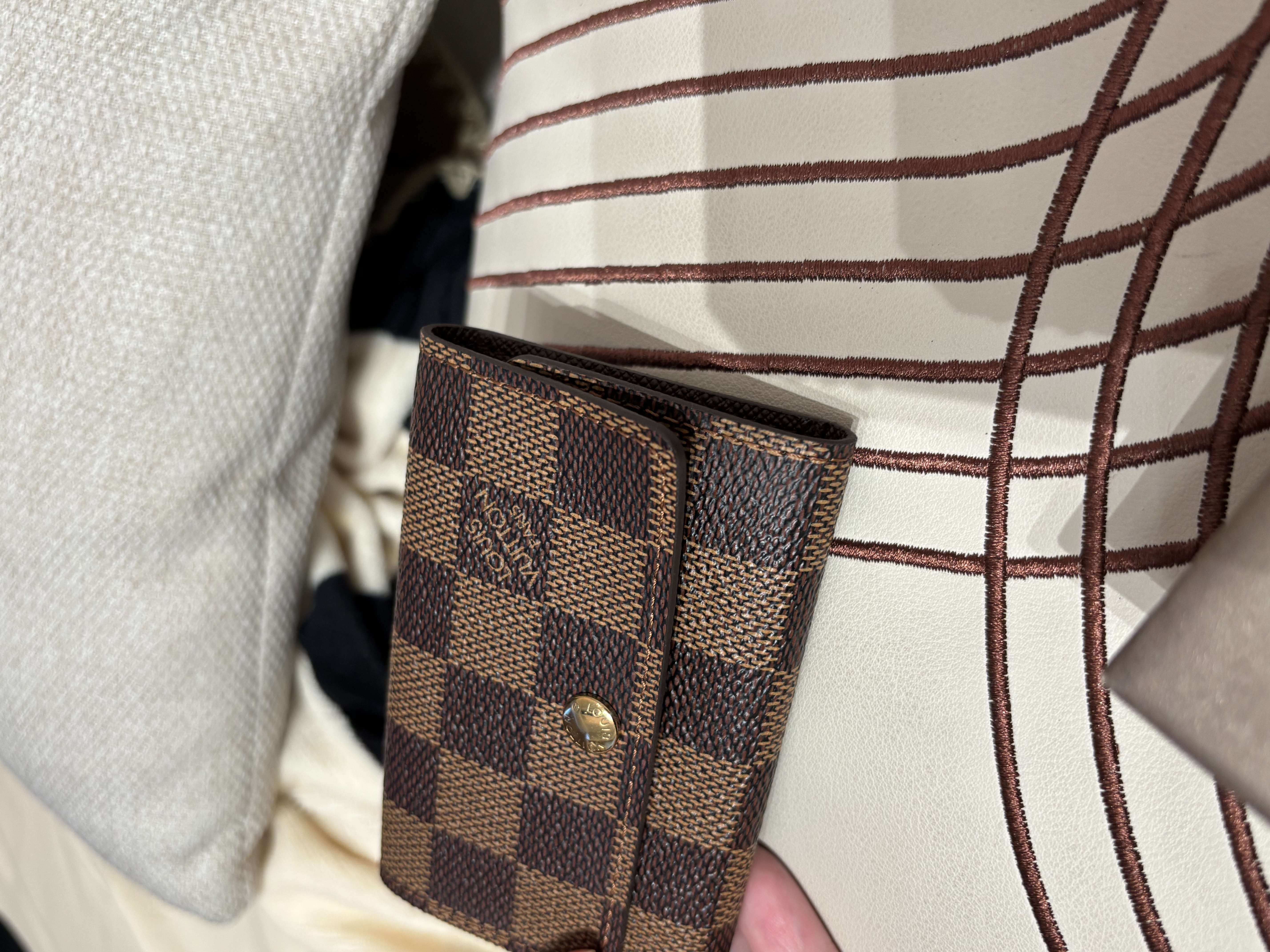 Lv key holder 100%Authentic, 98%New ✅Box