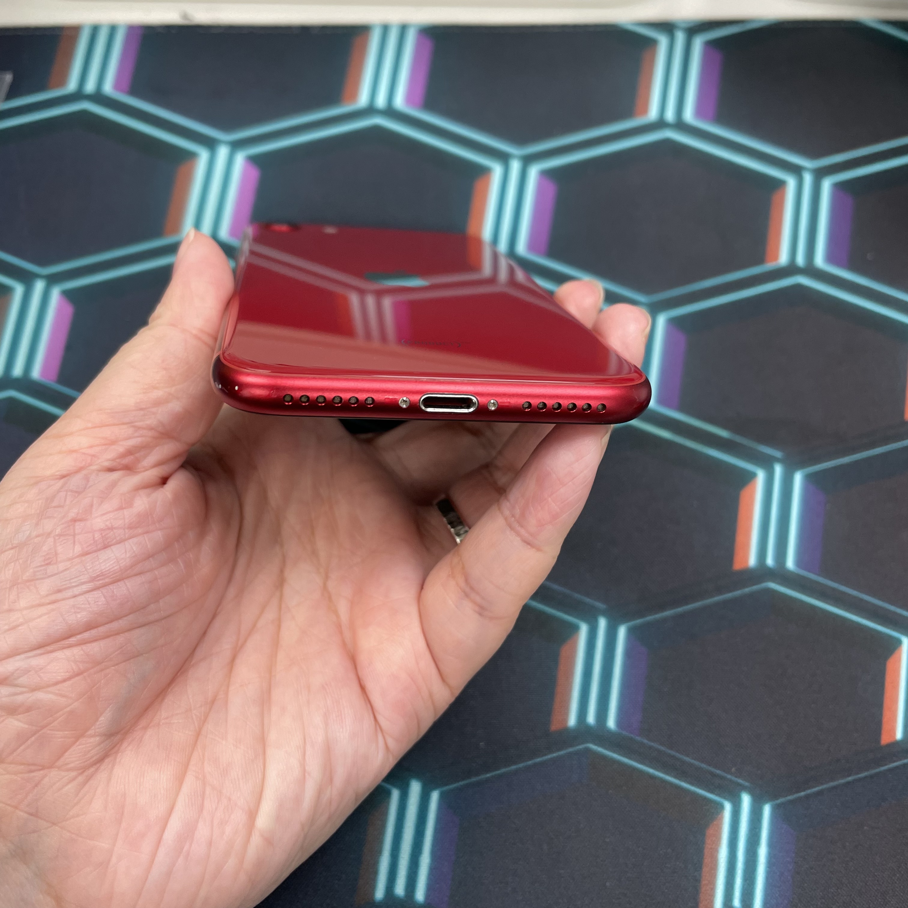 *6074 SE 3 勁靚機 64GB 電78 紅色 red