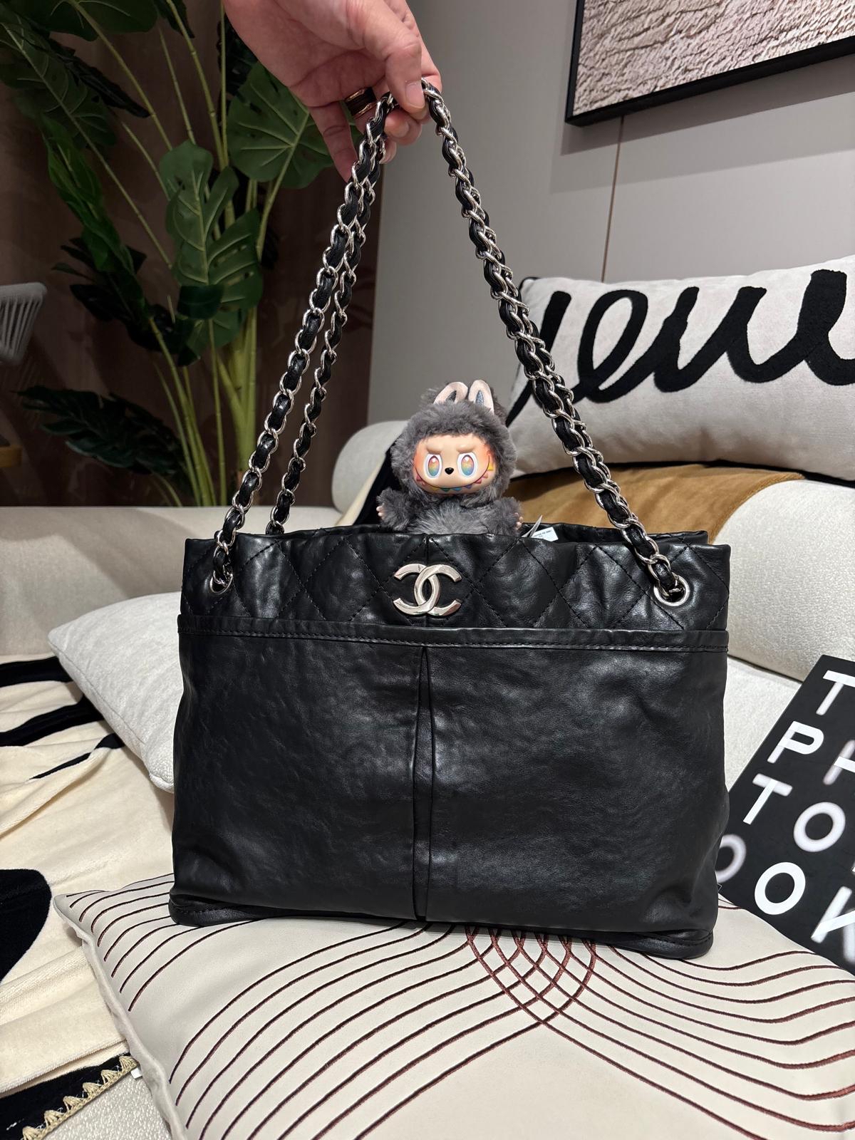 Chanel shoulder bag calfskin ,黑色牛皮 100%Authentic,95%new  ✅card✅dust bag  