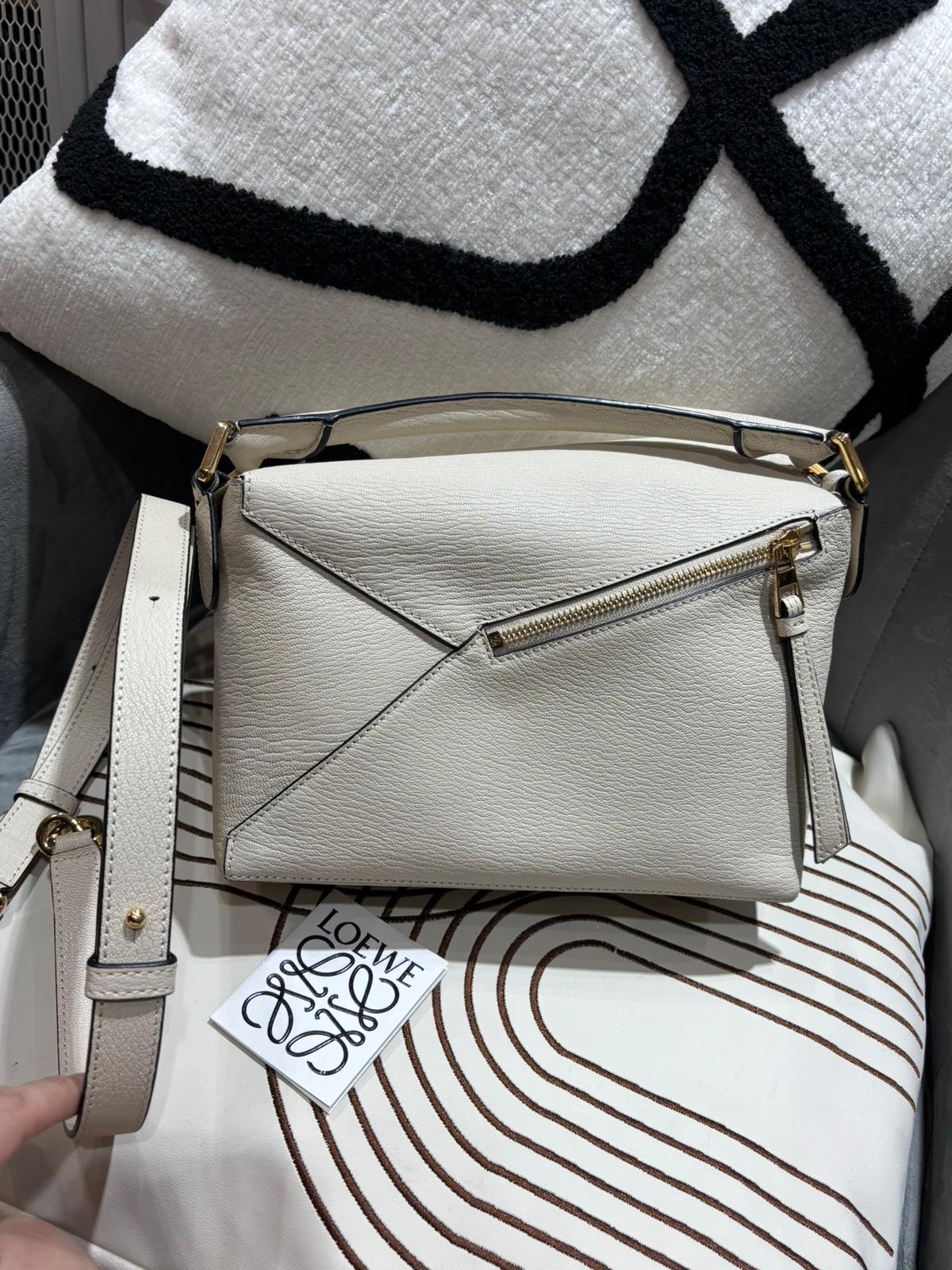 Loewe Puzzle Edge Small 100%Authentic, 99%New ✅Booklet ✅Dust bag