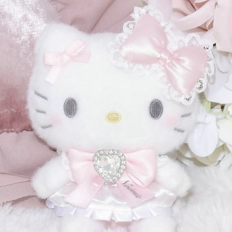日本直送 noemia x Sanrio 限定版Hello Kitty公仔掛飾