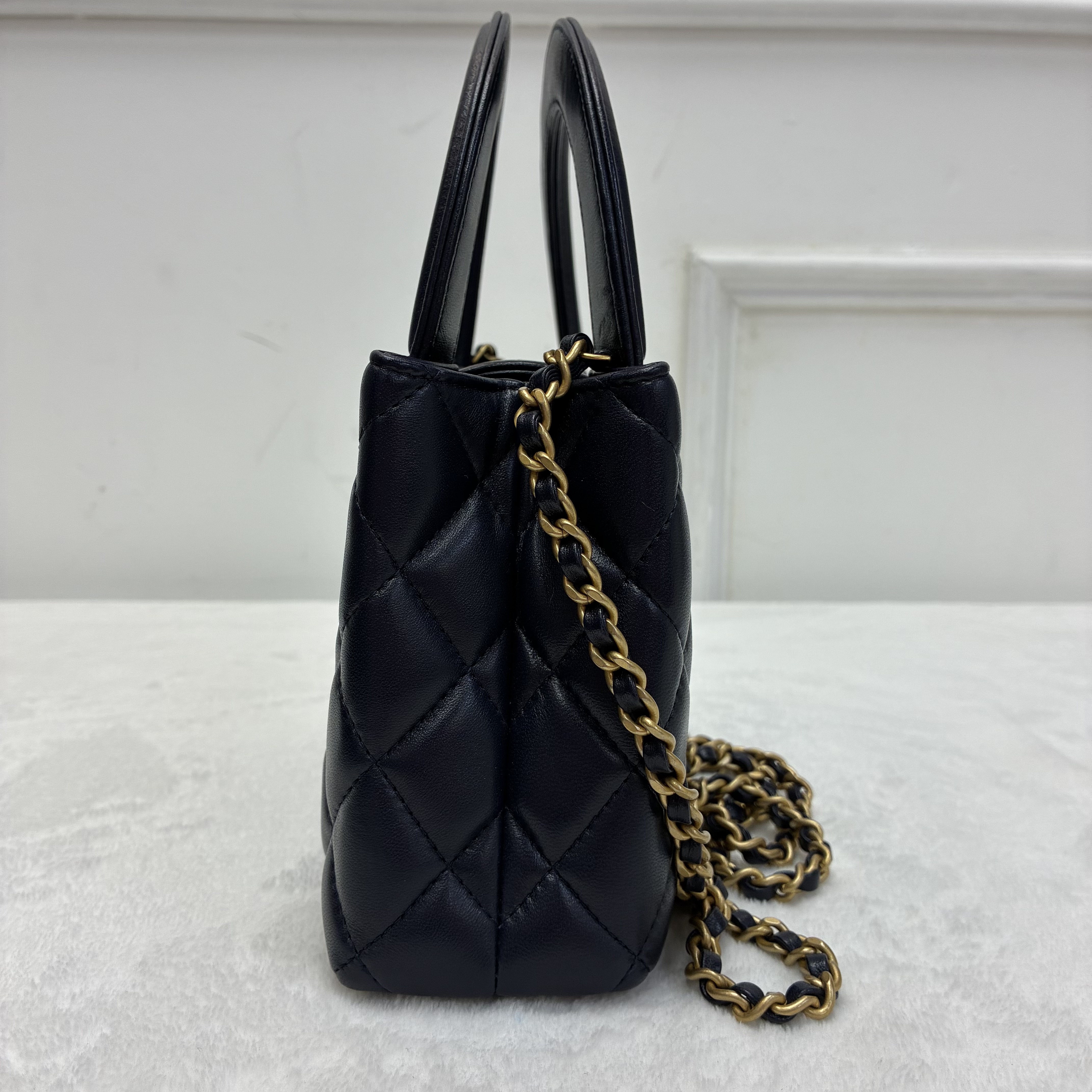 Chanel Kelly Top Handle nano size 海軍藍羊皮