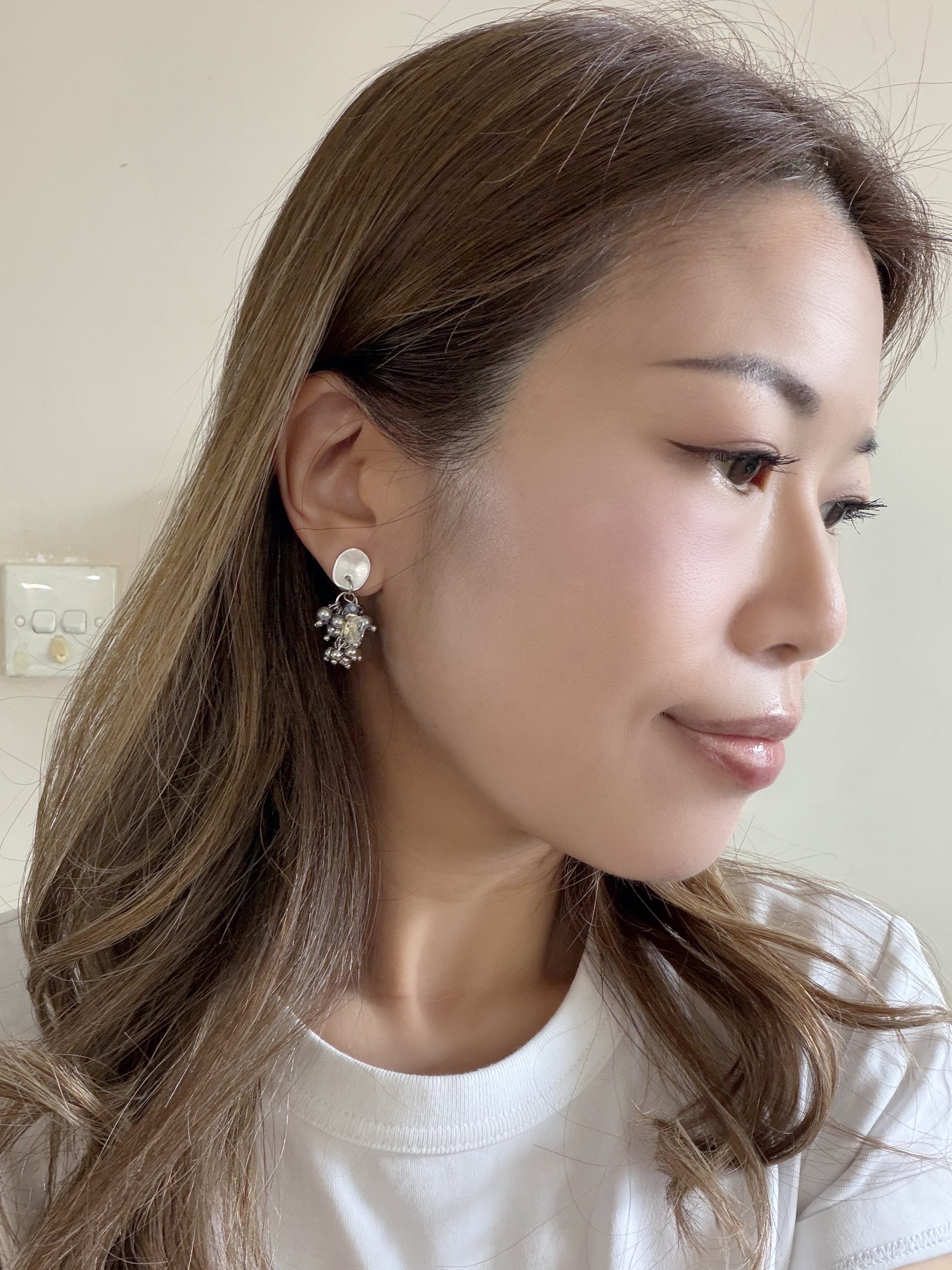 幻彩白流穗波波球長款耳環/ 灰珍珠x銀色($198)