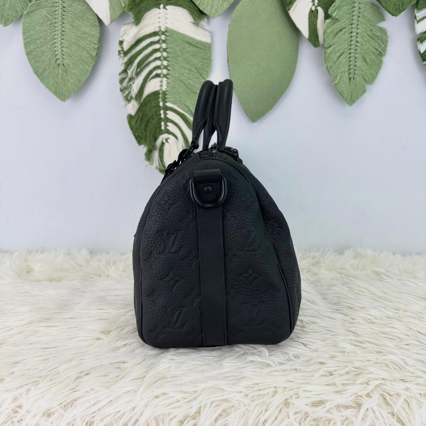 LV 🤍PRE OWNED Keepall Bandoulière 35 真皮壓紋 晶片款 2025年全套有單🖤