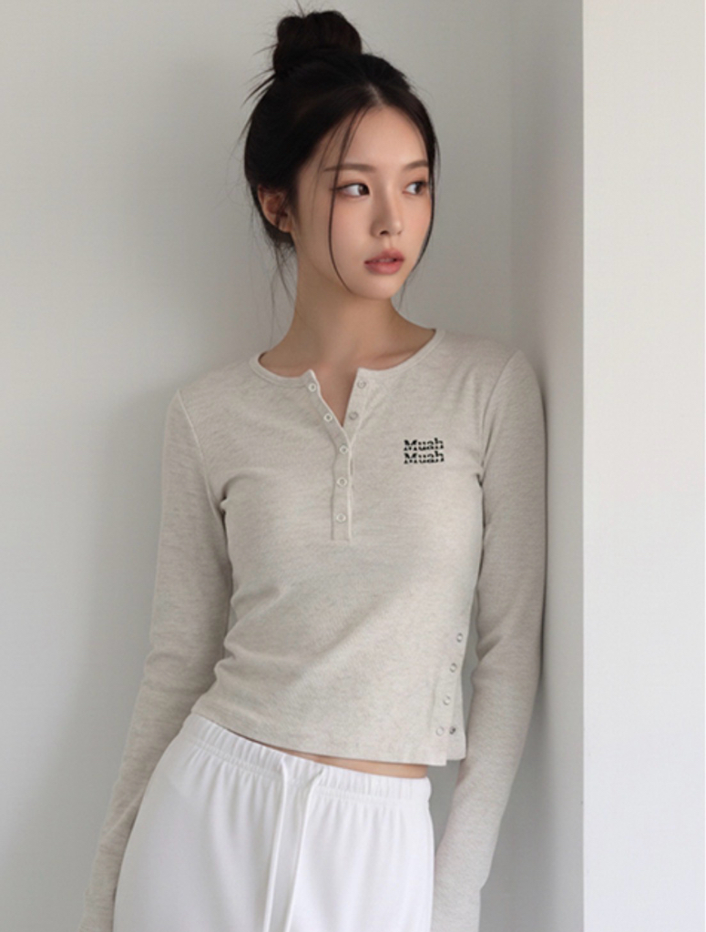 MuahMuah HENLEY NECK SLIT CROP LONG SLEEVE T-SHIRT