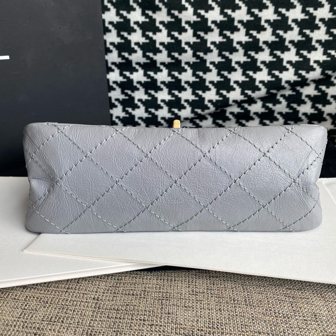 【預訂貨品】Chanel淺灰郵差包