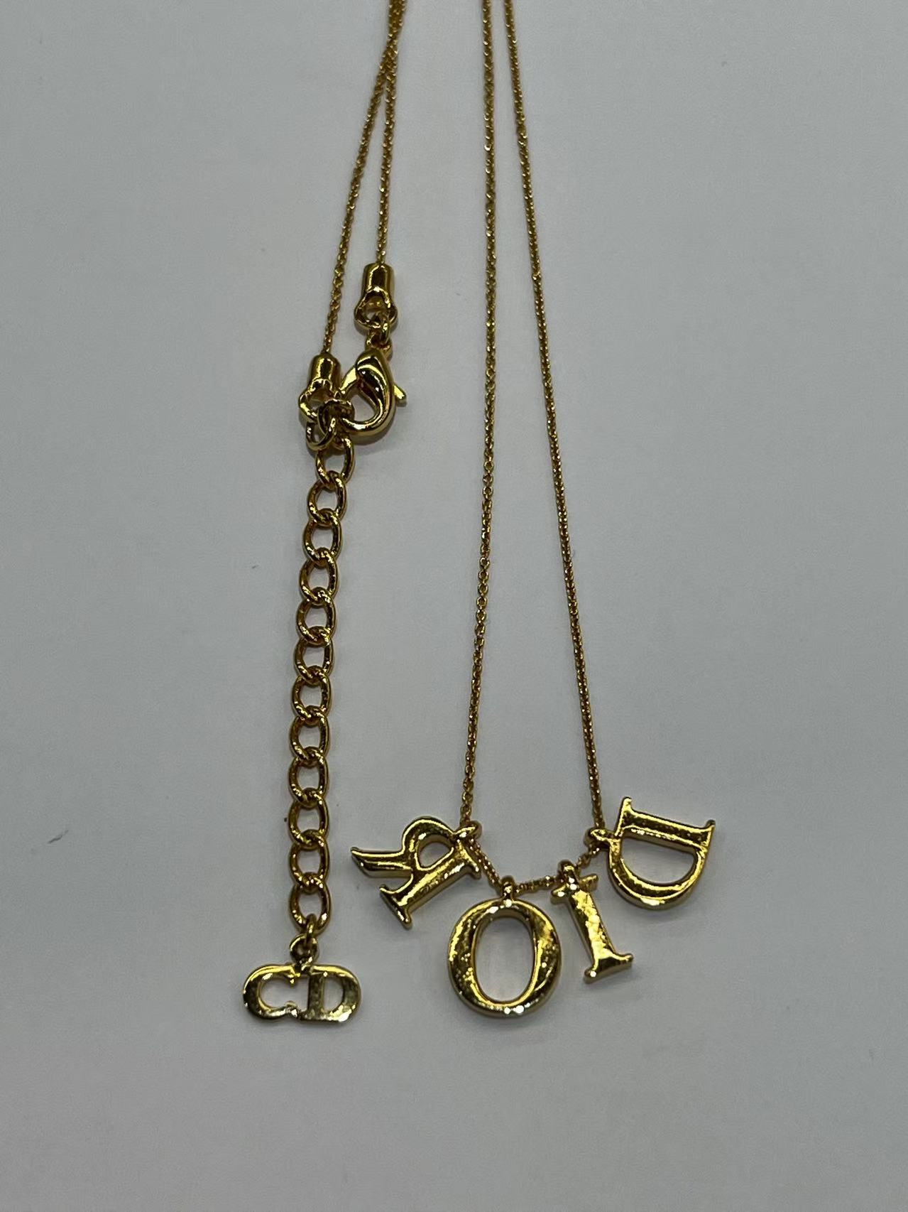 Dior 懸吊字母頸鏈