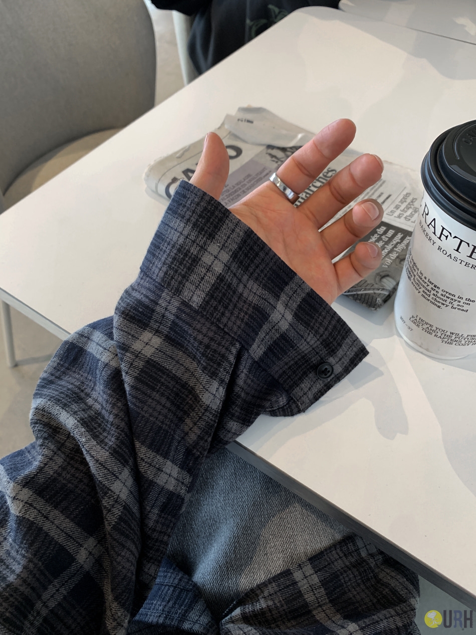 【100%保證韓國直送】柔膚磨毛棉質寬鬆大格紋休閒襯衫 👕 [2 color] RL114808