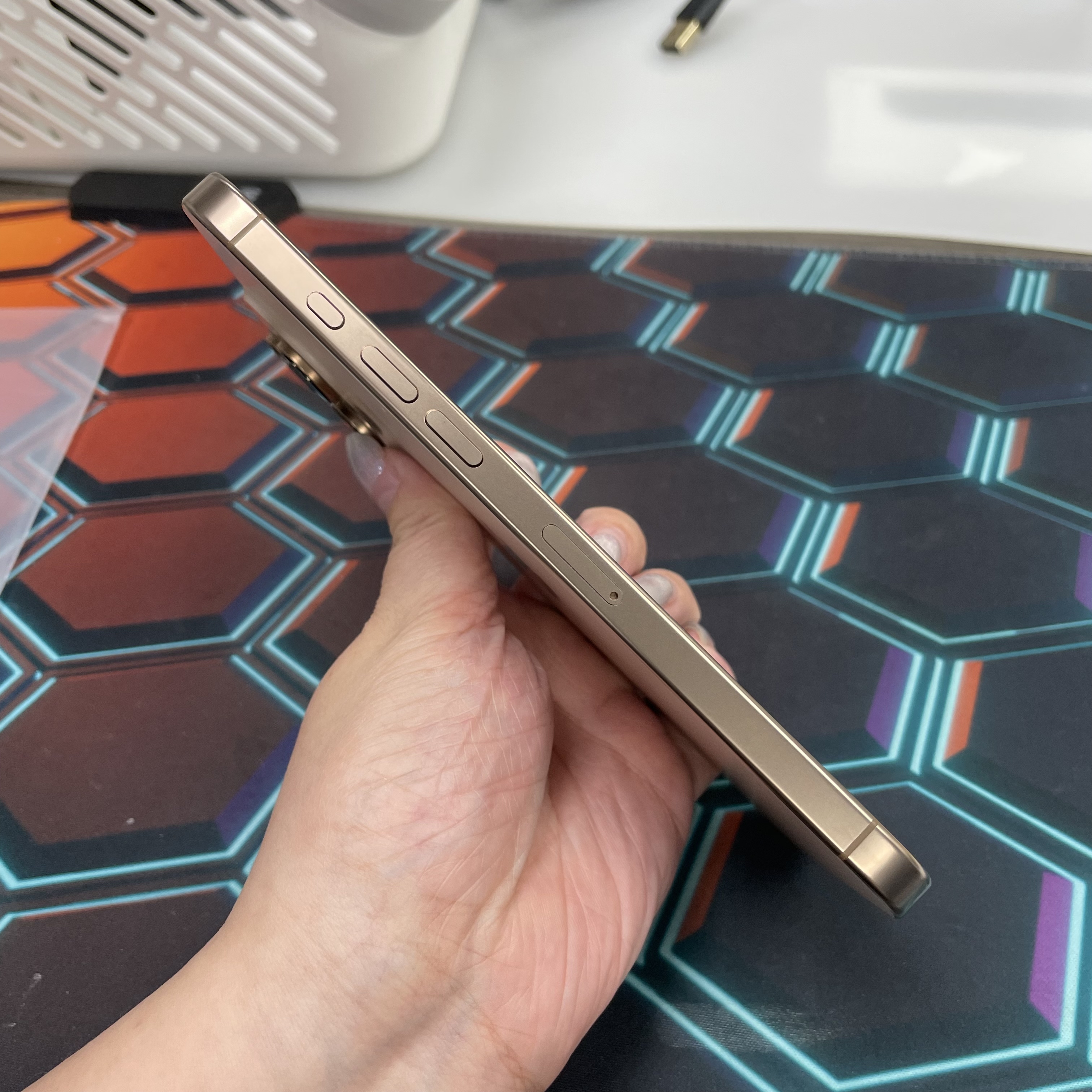 *7309 16 Pro max 勁靚機 512GB 電88 沙色 gold
