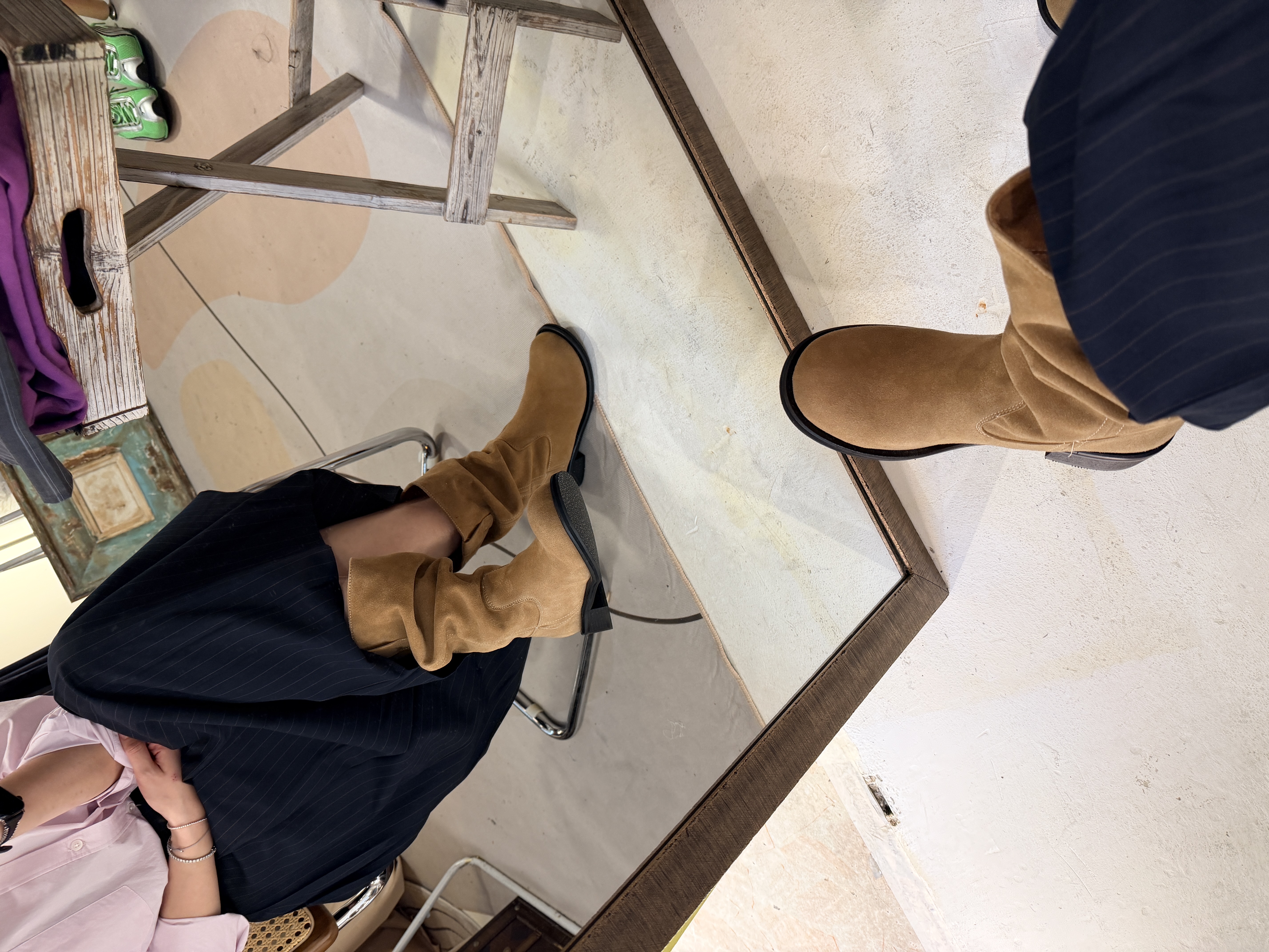 Stylish leather Boots