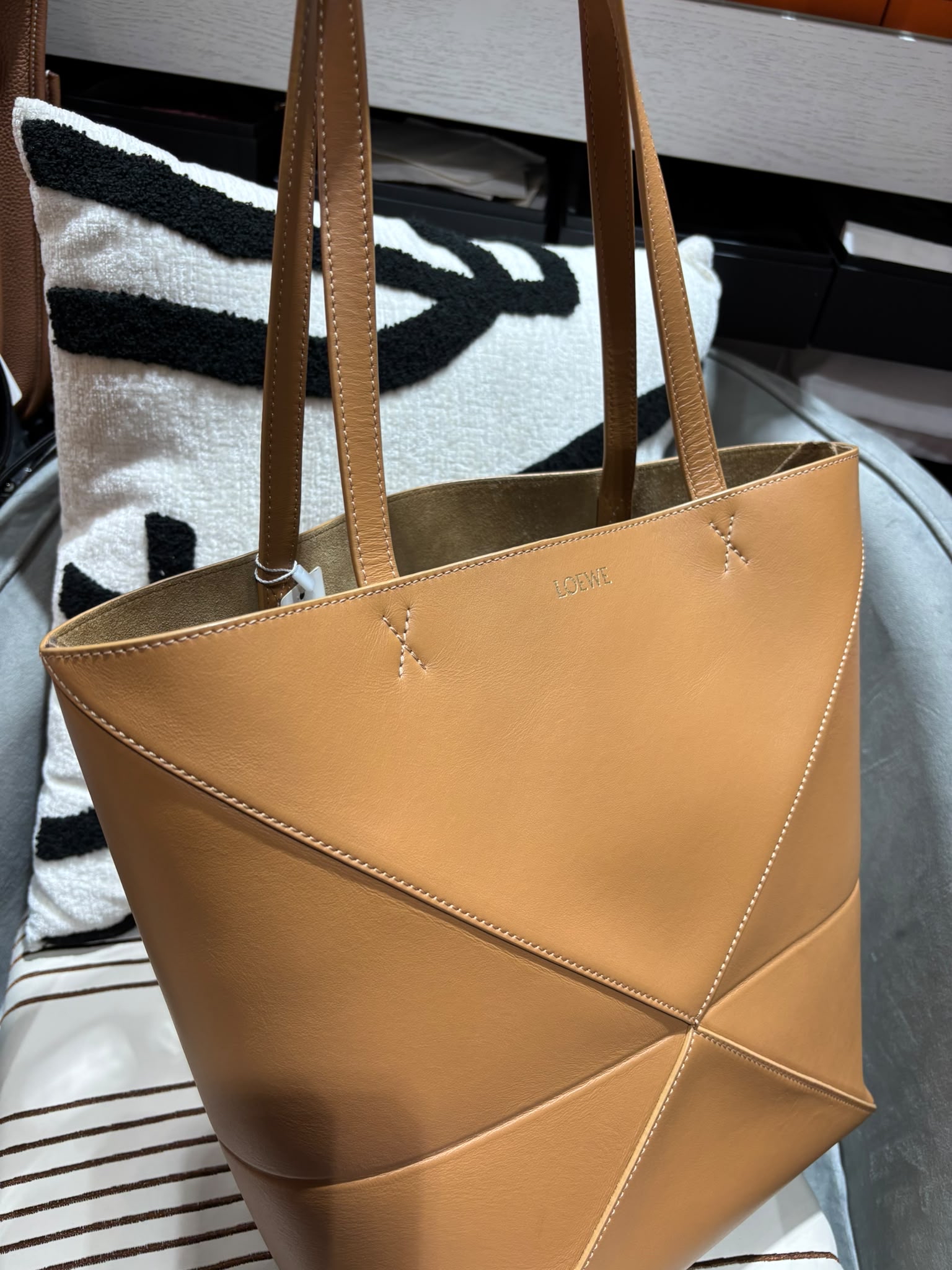 Loewe puzzle fold Tote calfskin 100%Authentic, 98%New ✅收據✅Dust bag