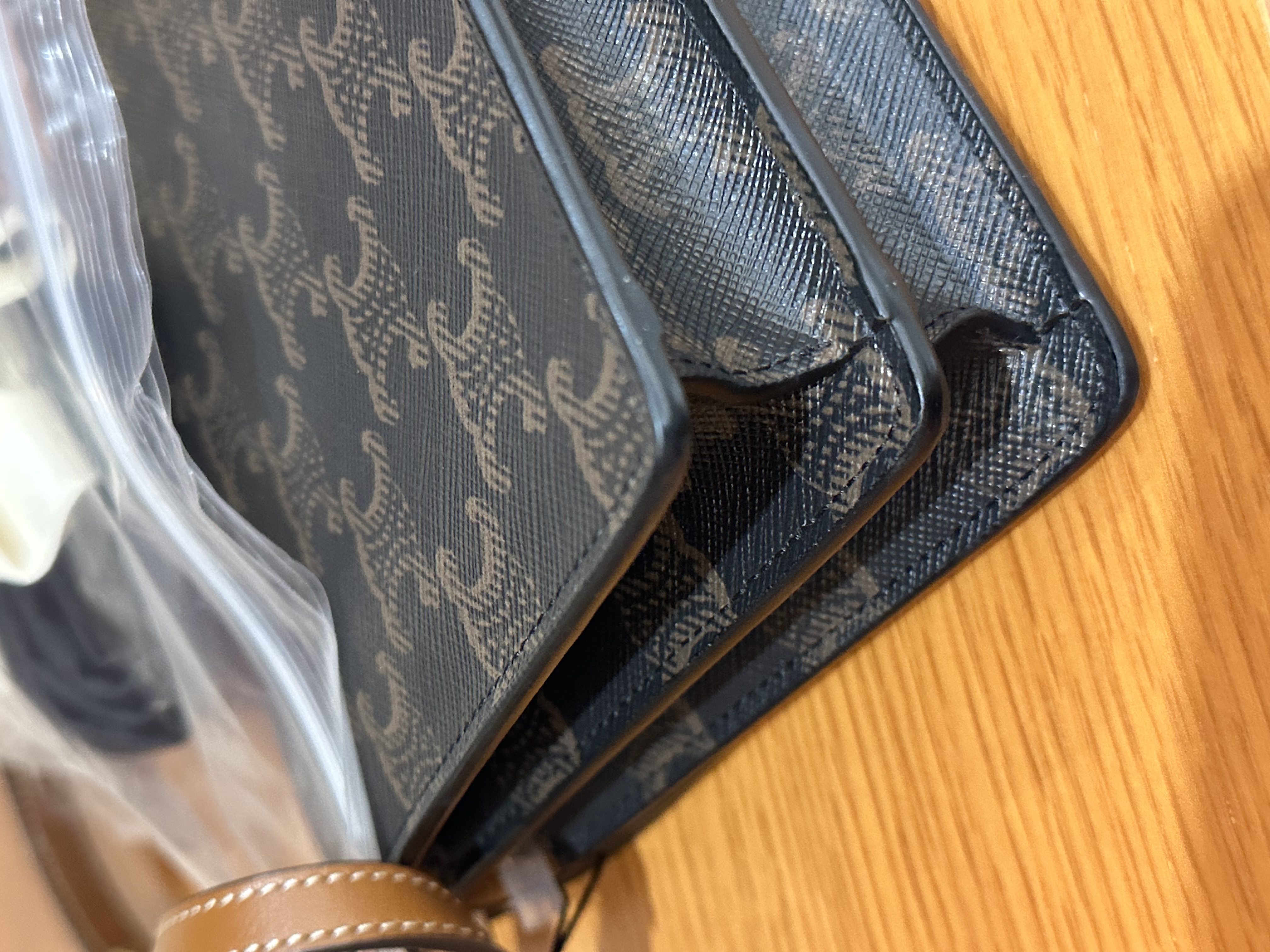 直播貨品 |  [1個-$100 2個-$300］ HH16