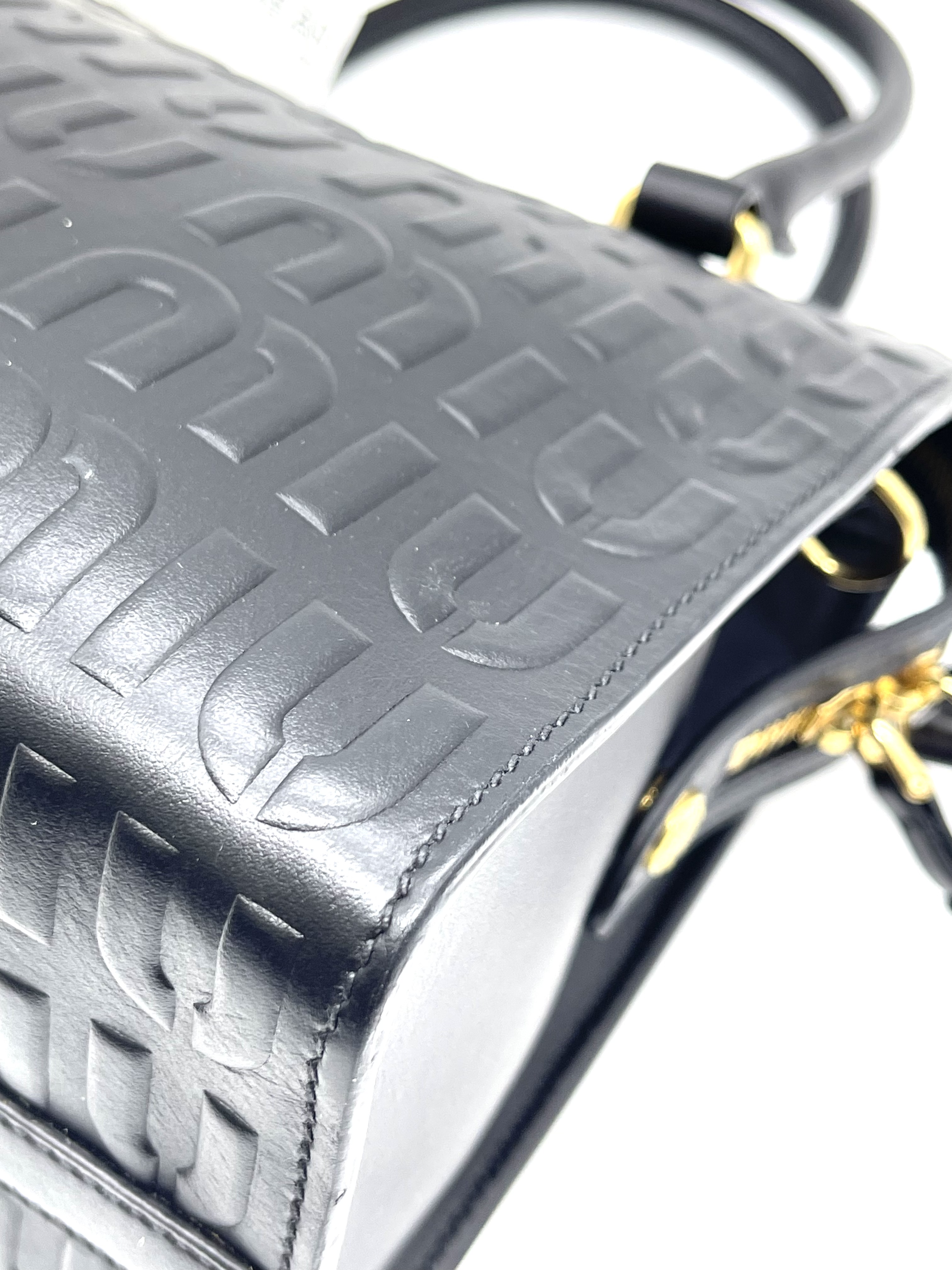 Pre-owned Miu Miu City Calf Logo / Product code: 26032801