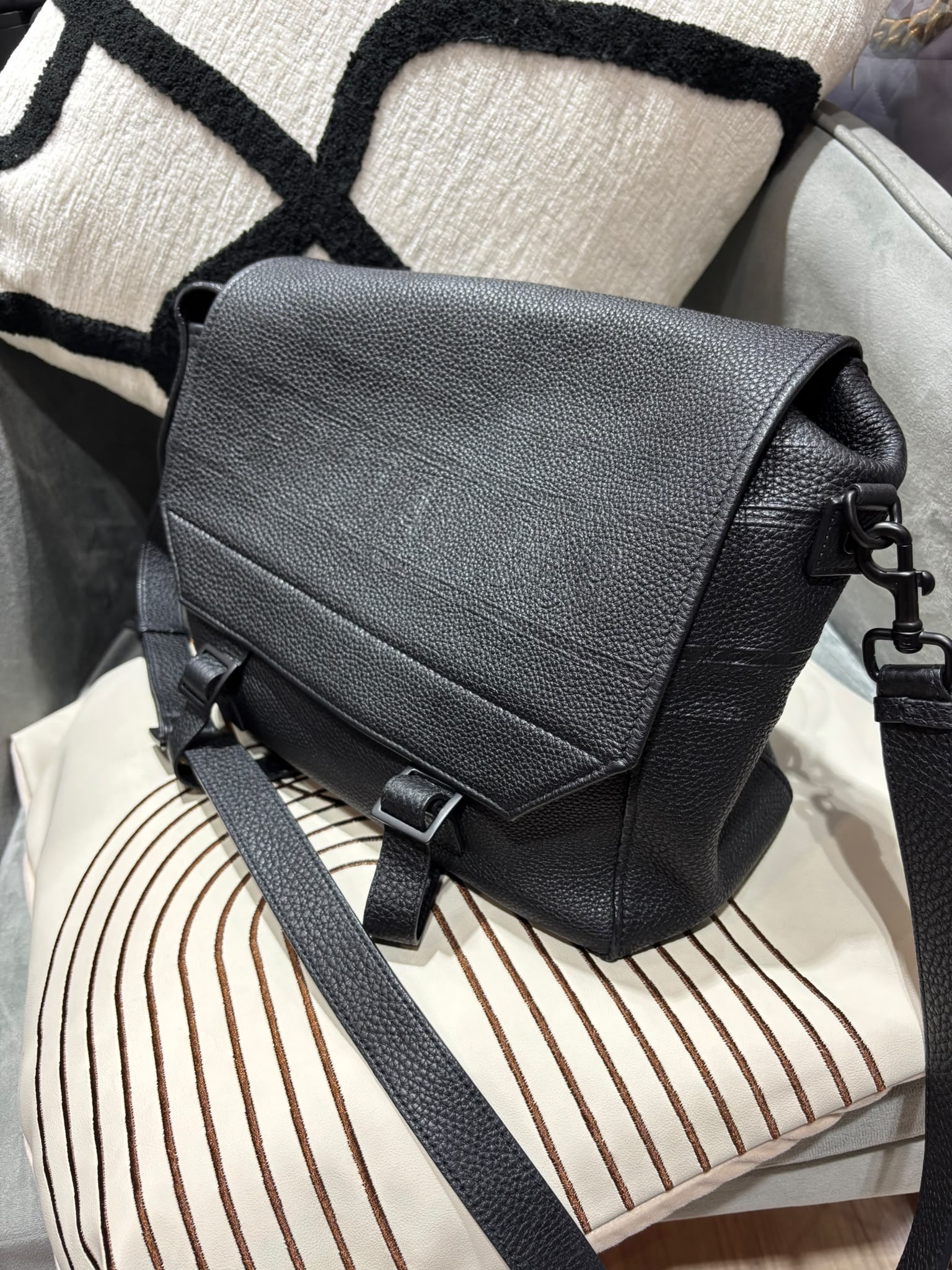 Dior Diorcamp Messenger Bag Uber Black Calfskin 100%Authentic, 