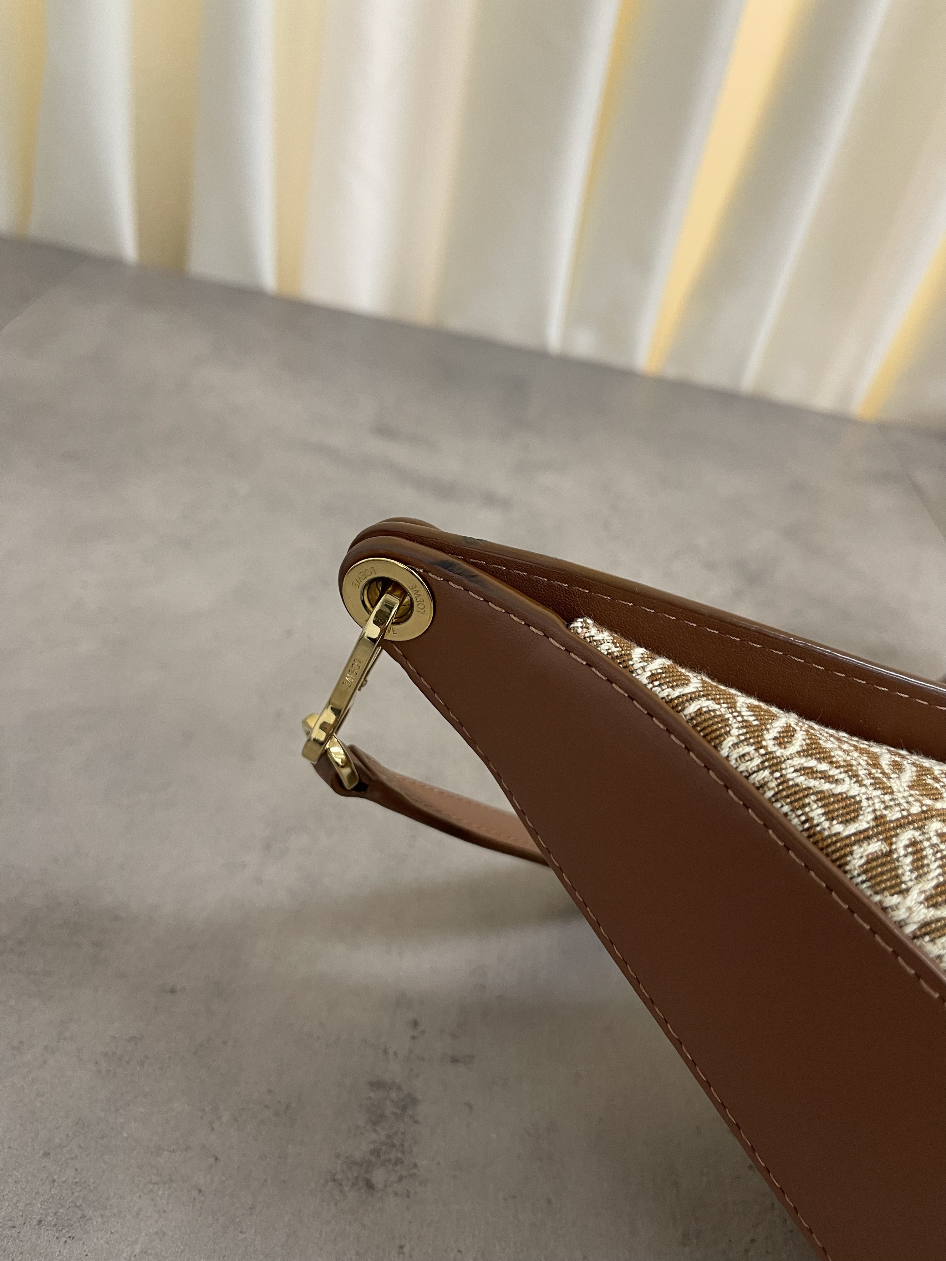 Pre-owned Loewe Luna Anagram shoulder bag/ Product Code: 26012405