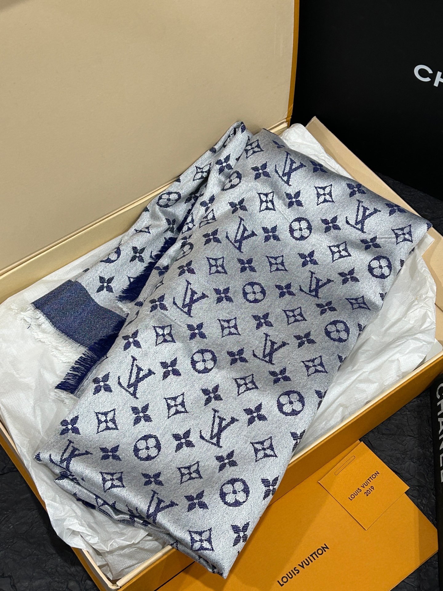 【預訂貨品】 全新Full set⭐️ LV牛仔頸巾