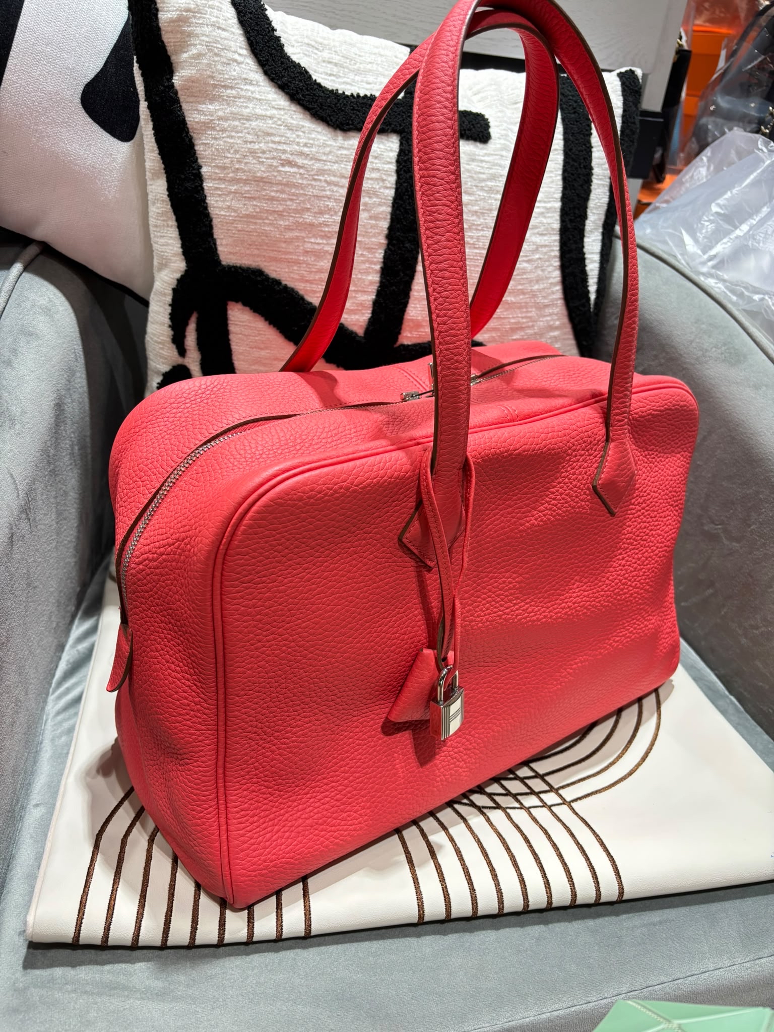 Hermes Victoria 35 Stamp T T5 Rose Jaipur Clemence Calfskin 100%Authentic, 98%New ✅Key Lock ✅Dust bag