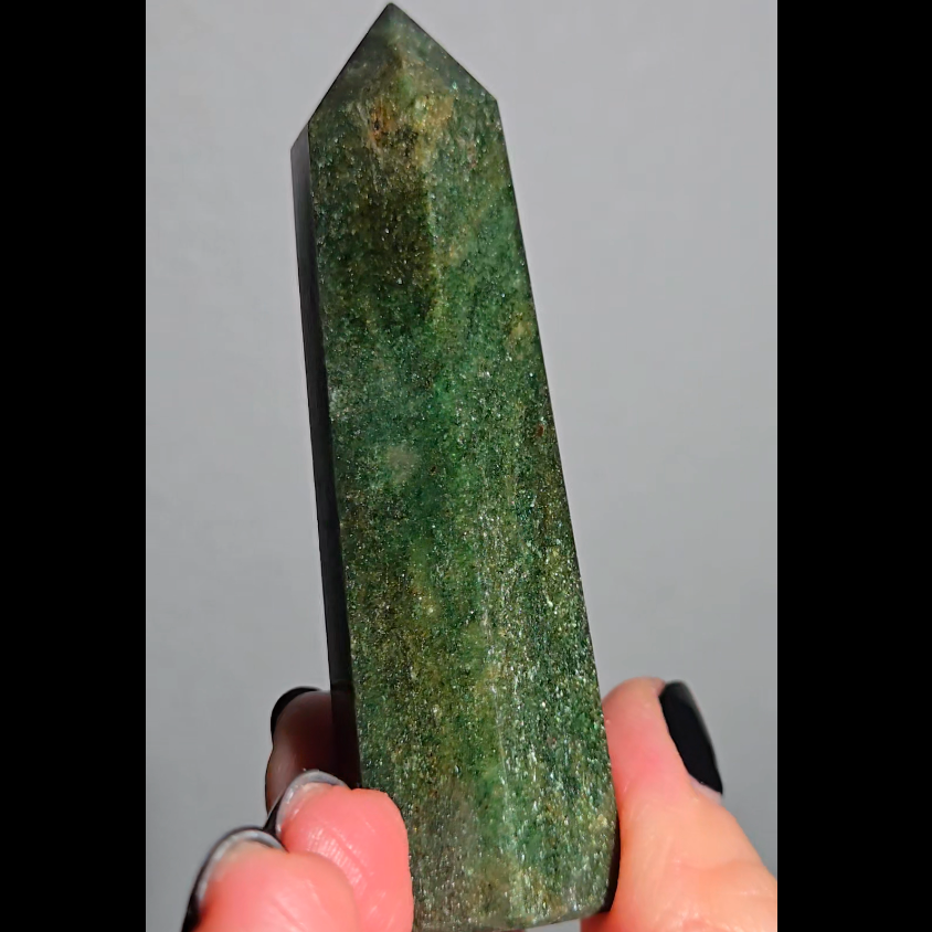 Sparkly green mica fuchsite tower - MCA63