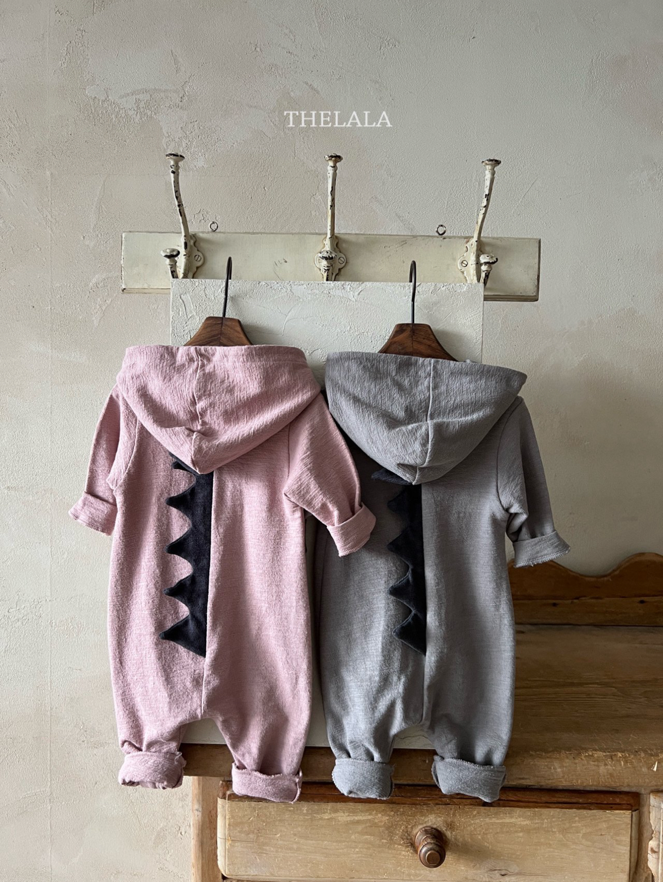 🌸預訂 韓國直送🌸🇰🇷THELALA兩色恐龍造型連帽拉鍊長袖連身服