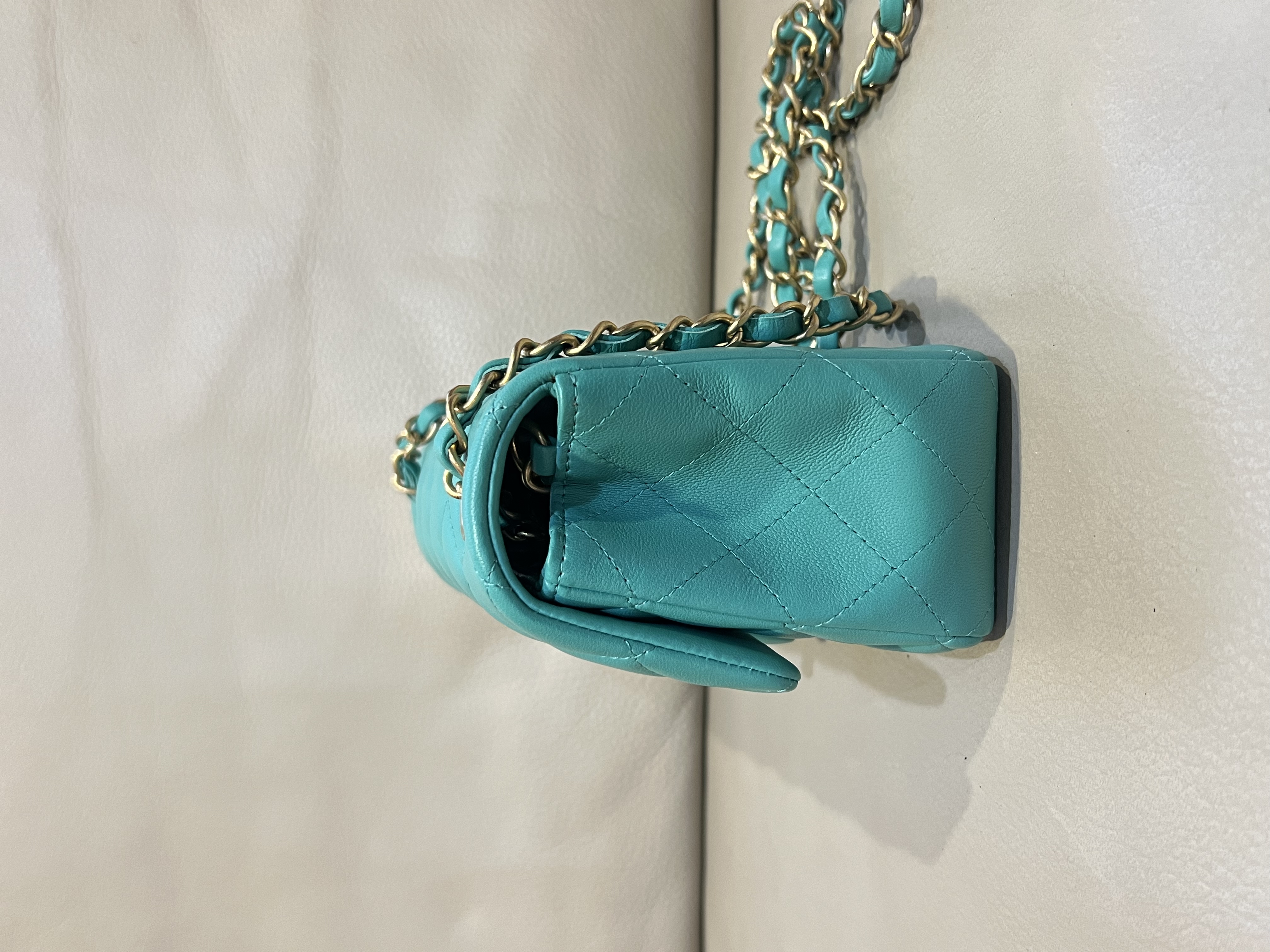 Pre-Owned CHANEL Classic Mini Flap Bag / Product Code: 26041658