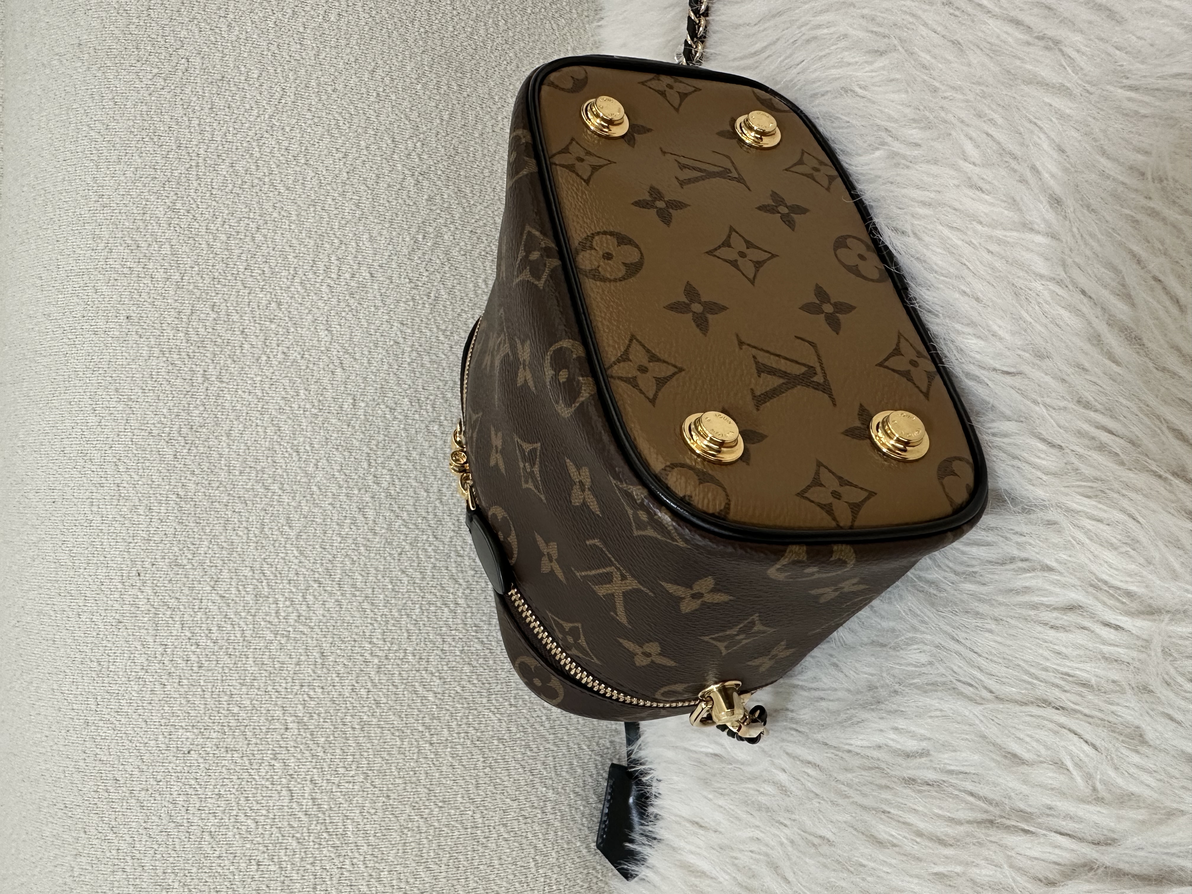 Pre-owned Louis Vuttion Vanity PM Monogram Reverse Canvas /  Product Code: 26022110