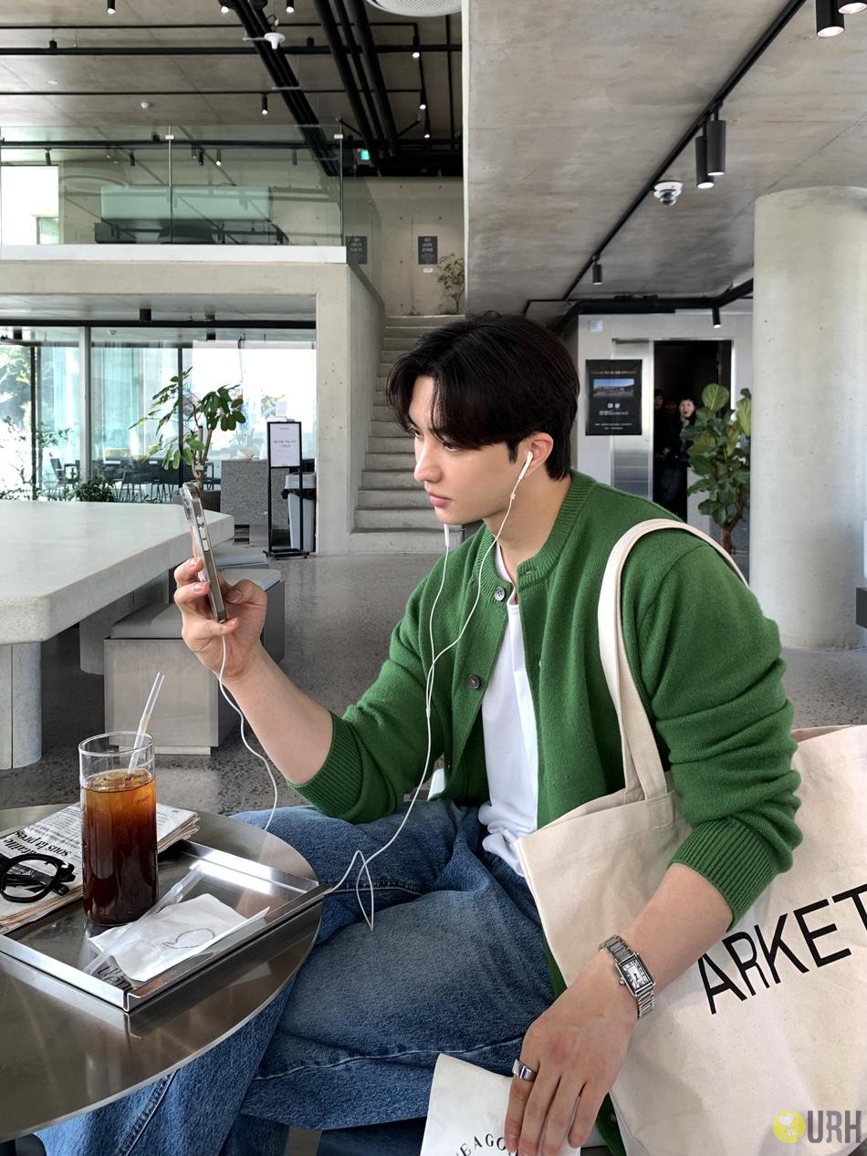 【100%保證韓國直送】質感柔軟莫代爾混紡修身比例半短版圓領針織外套 👕 [6 color] RL114859