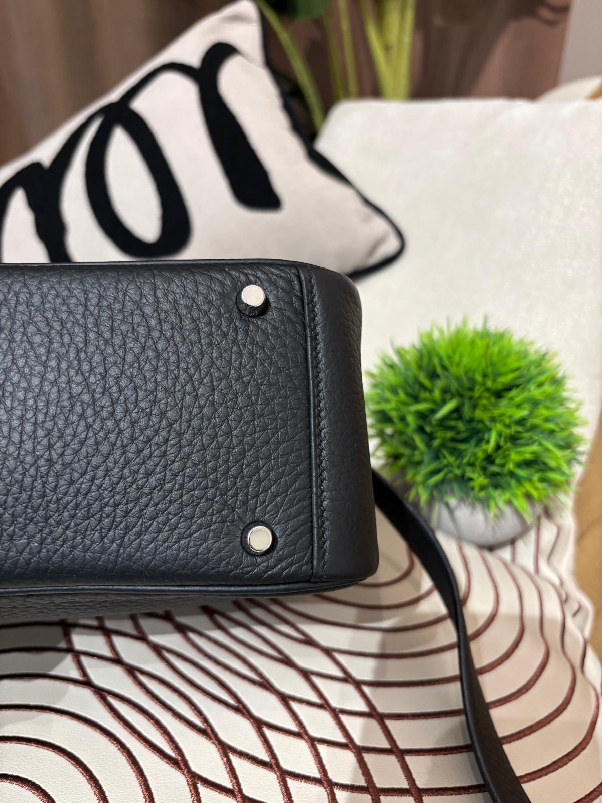 Hermes Mini Lindy Stamp W 黑銀 100%Authentic, 99%New ✅收據副本✅Dust bag✅Box