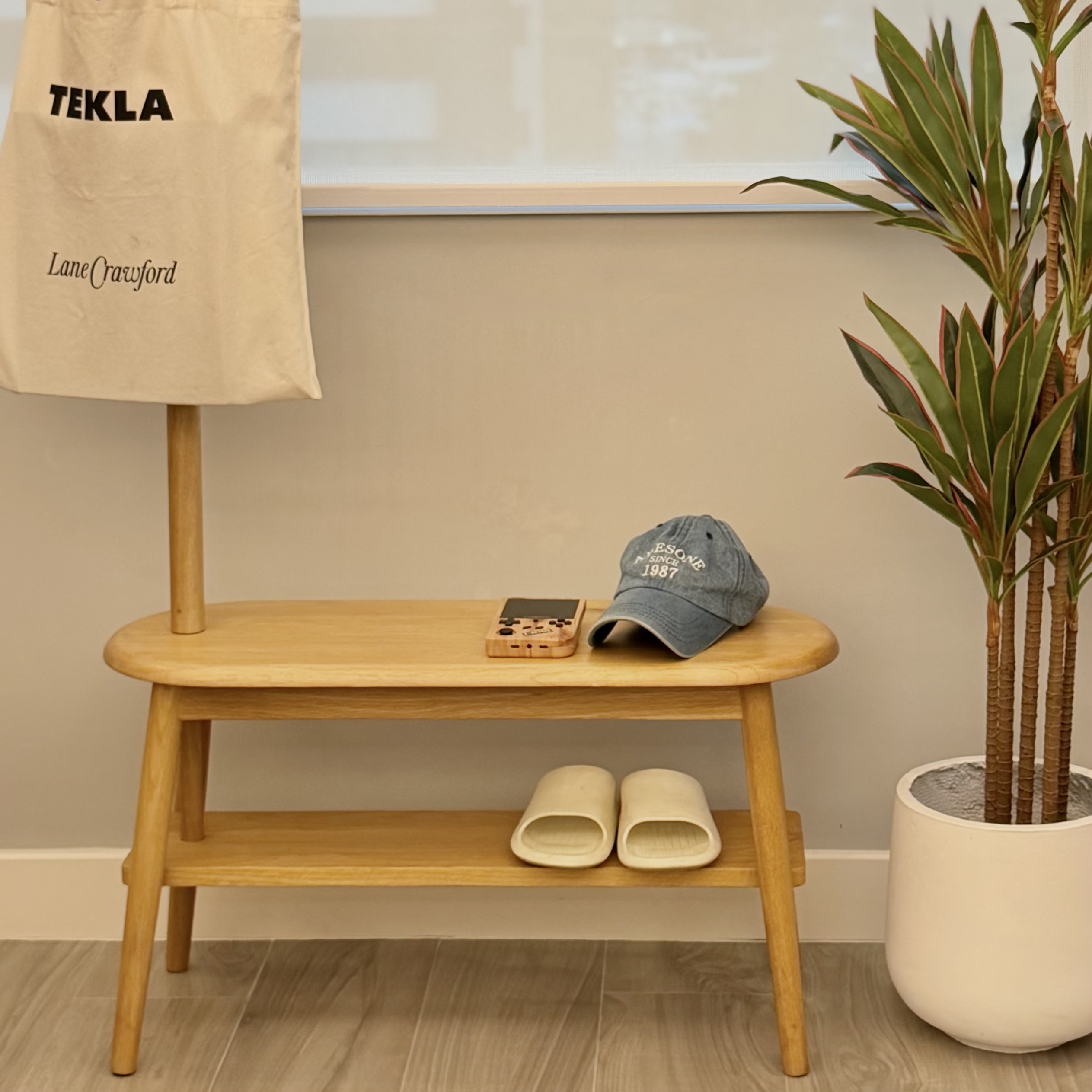 OVAL Bench with Clothes Rack