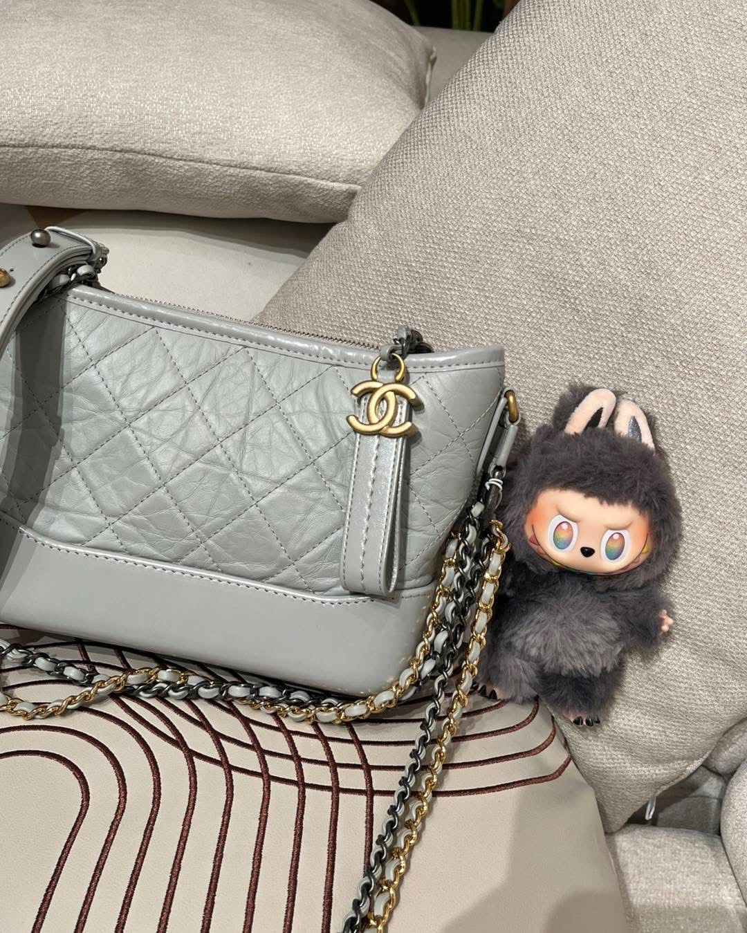 Chanel Gabrielle hobo small grey 100%Authentic ,98%new  ✅晶片✅dust bag✅box
