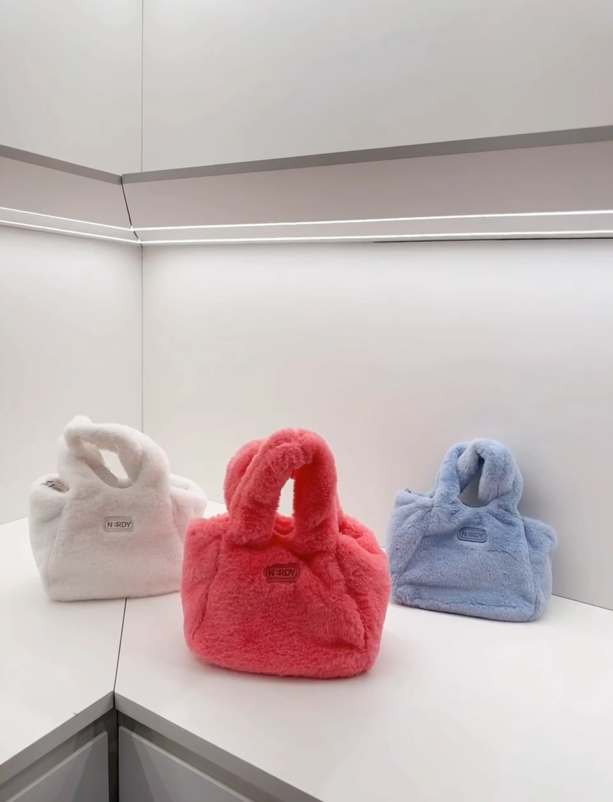 🇰🇷Nerdy 毛绒手提包✨
