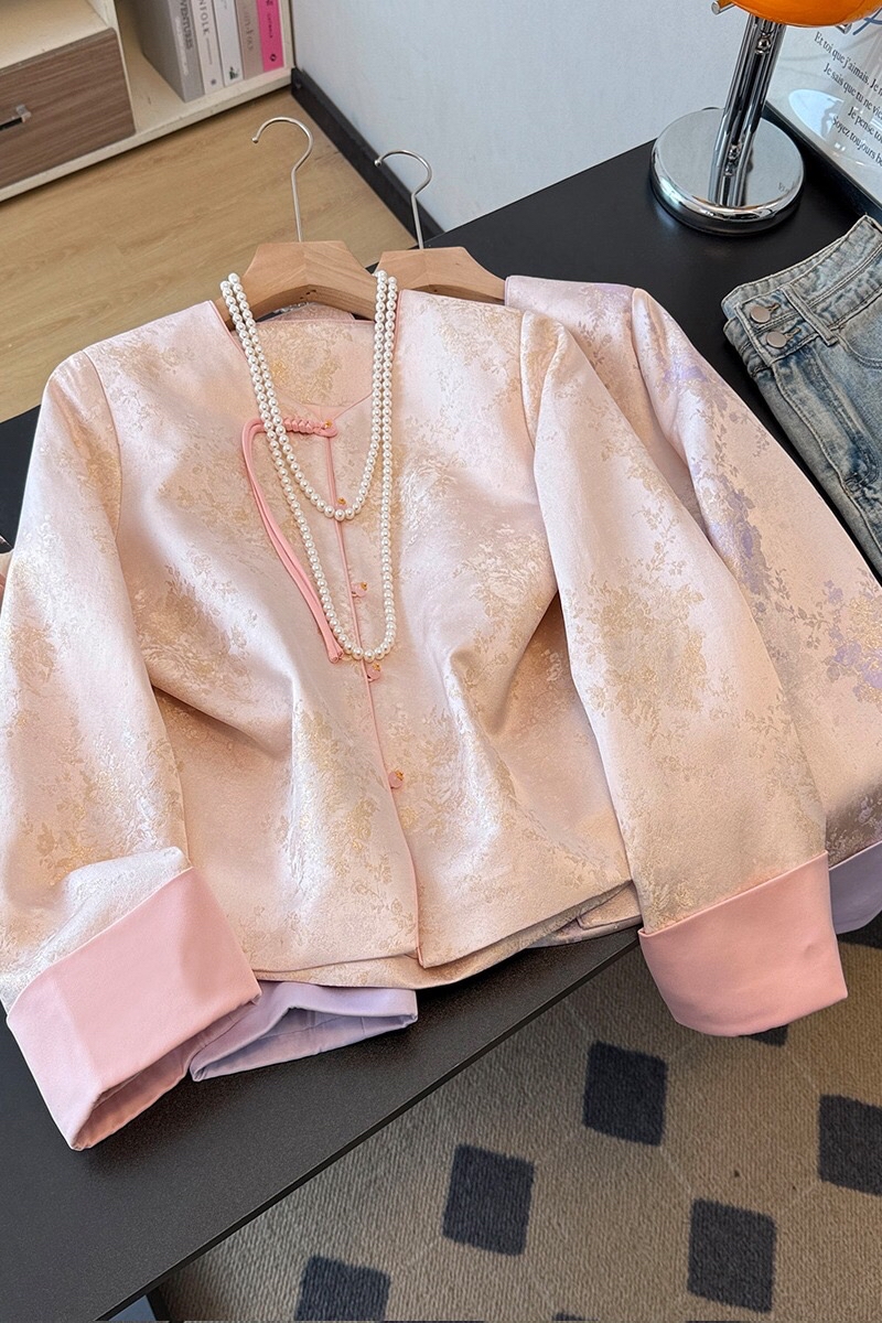 B160(9929) 新中式气质花纹复古缎面提花卷边袖单珠子流苏盘扣紫外套上衣