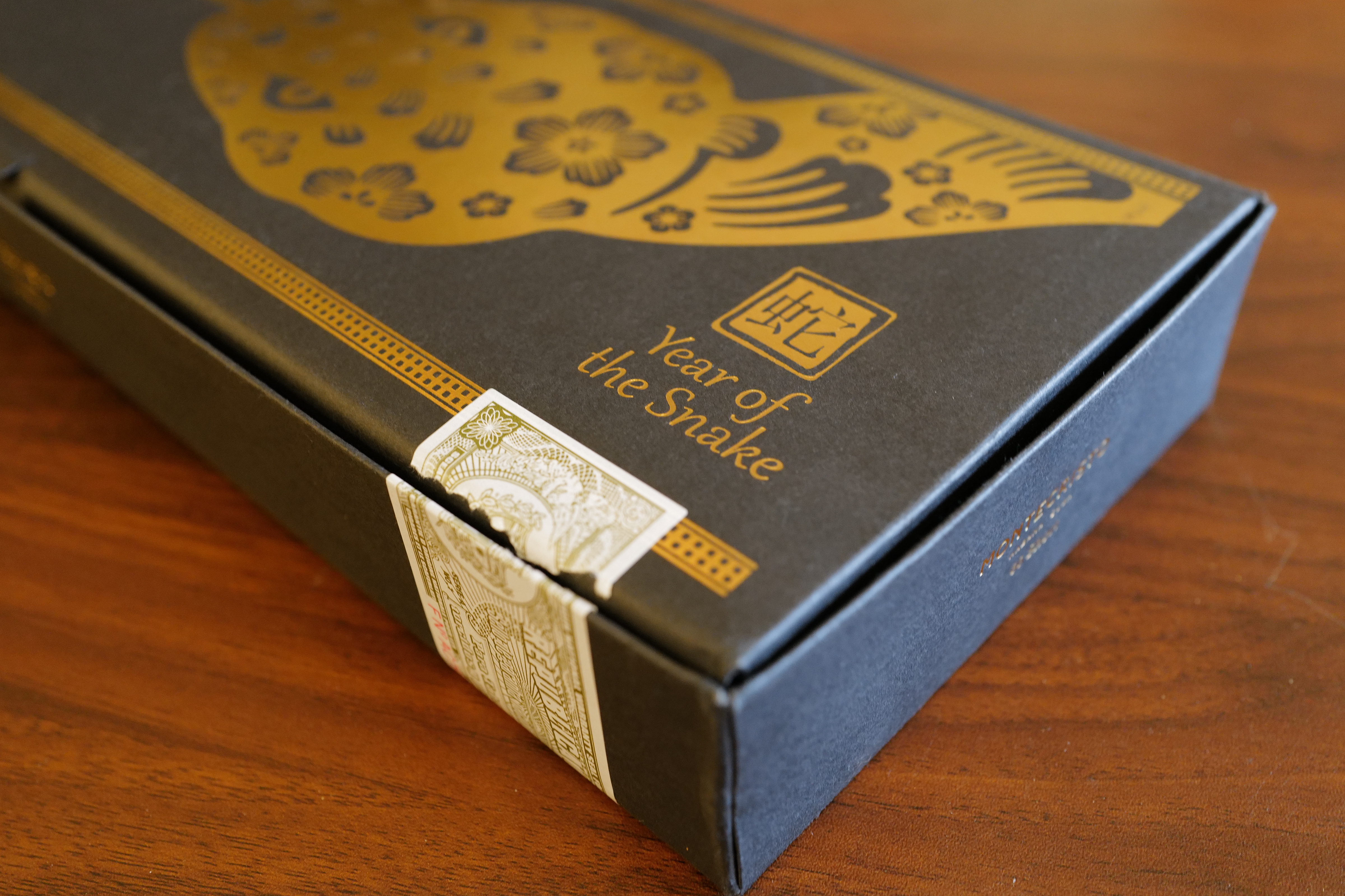 Montecristo 66 Short Year of the Snake ( 蒙特短號2025蛇年限量版保濕盒 (66支) )