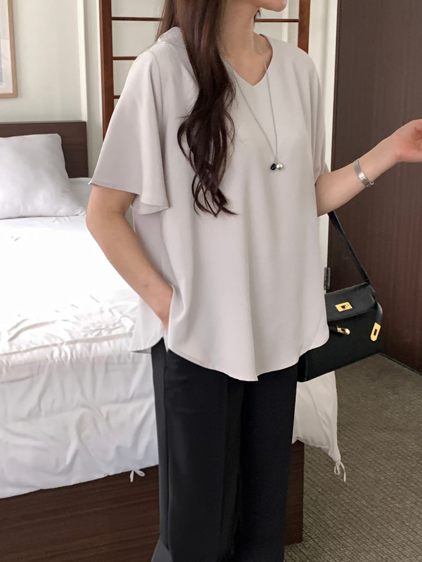 G6412 淨色V領荷葉袖top