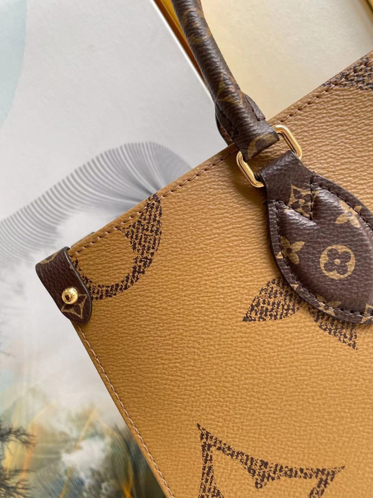 LV Onthego MM Monogram 雙色手挽袋 VIP Gift