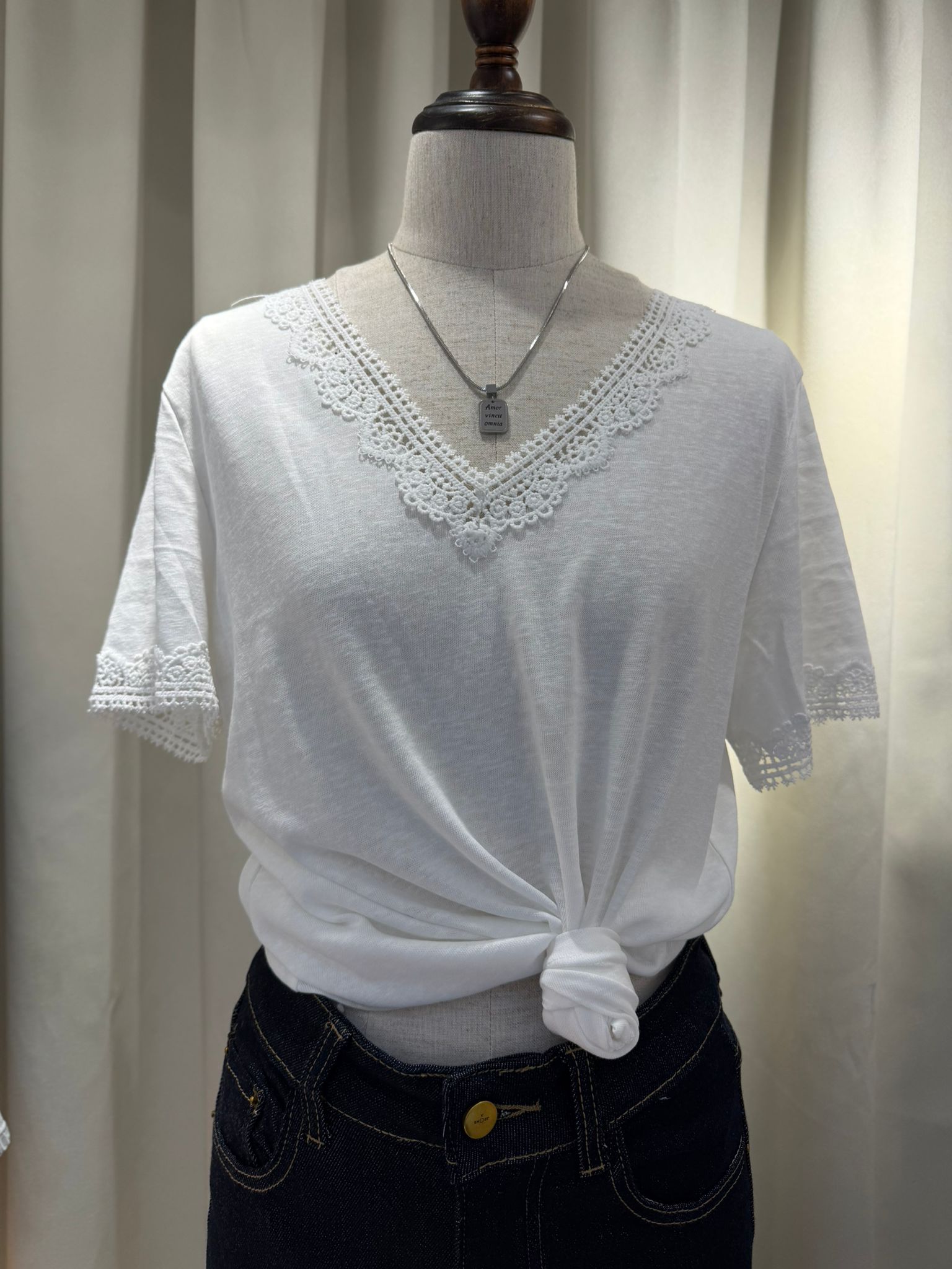 雪花棉蕾絲邊飾V領T