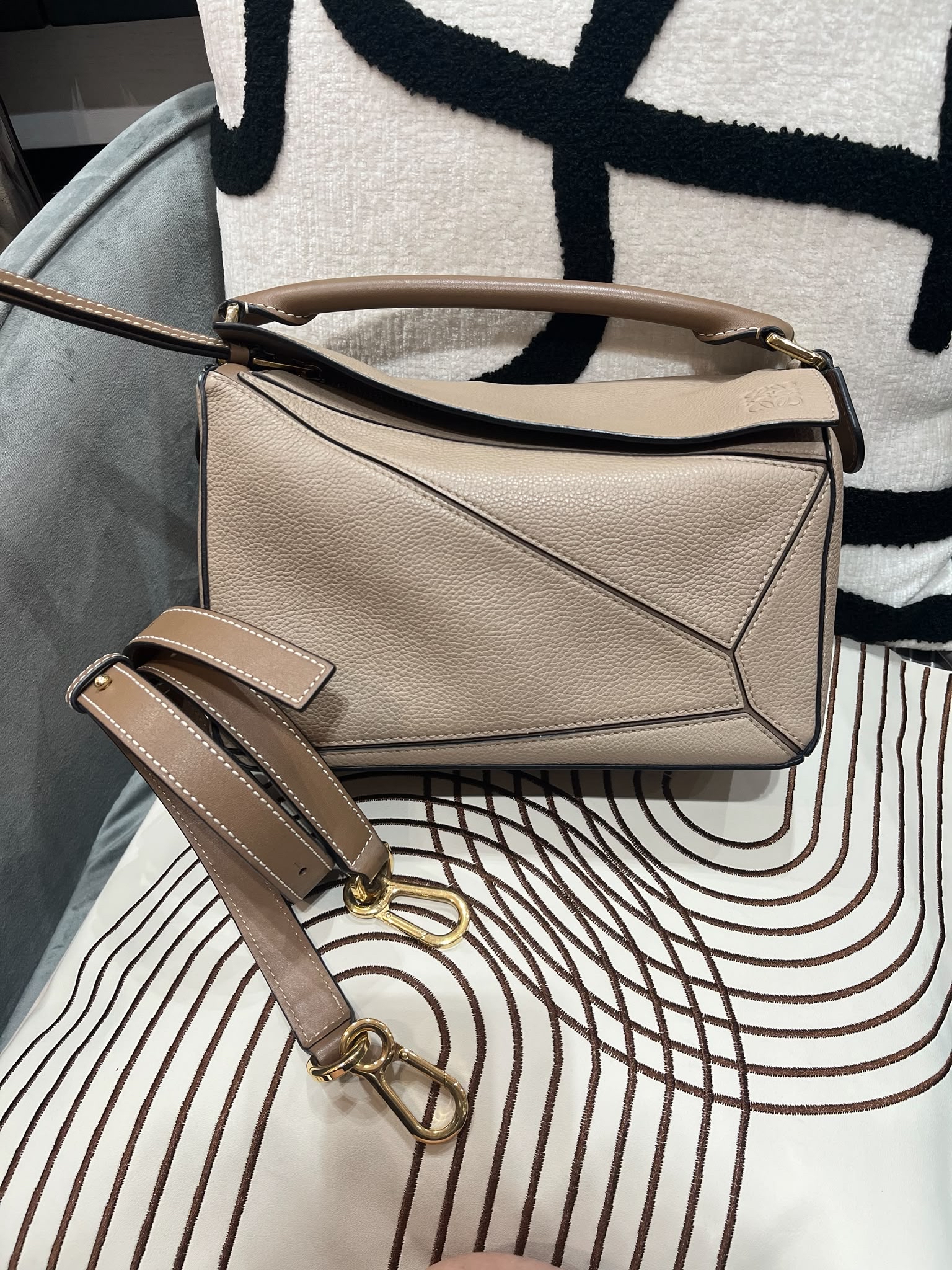 Loewe puzzle small sand 荔枝牛皮 100%Authentic ,95%new✅dust bag 