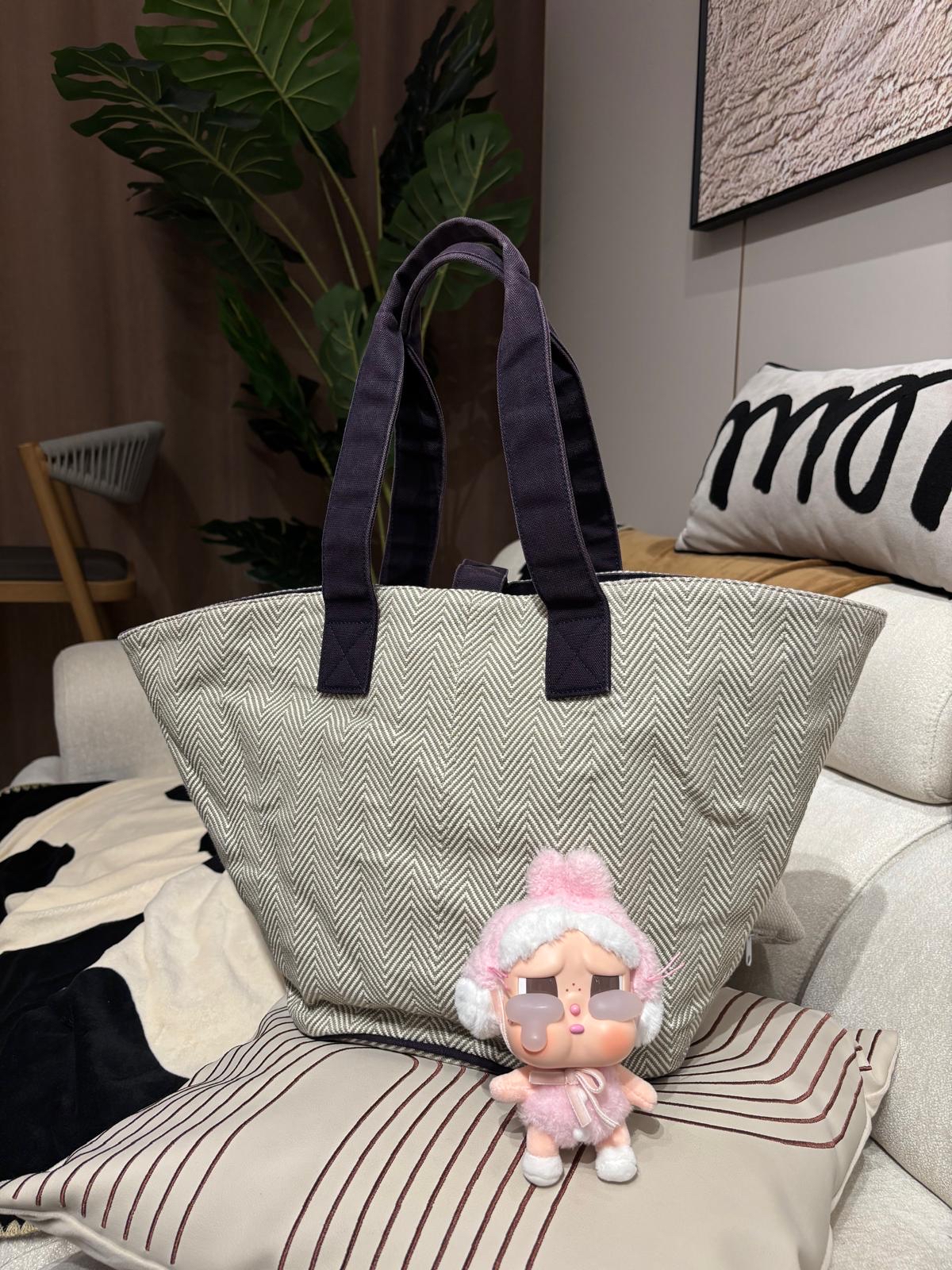 Hermes Reversible Panier De Plage PM Tote 100%Authentic, 95%New