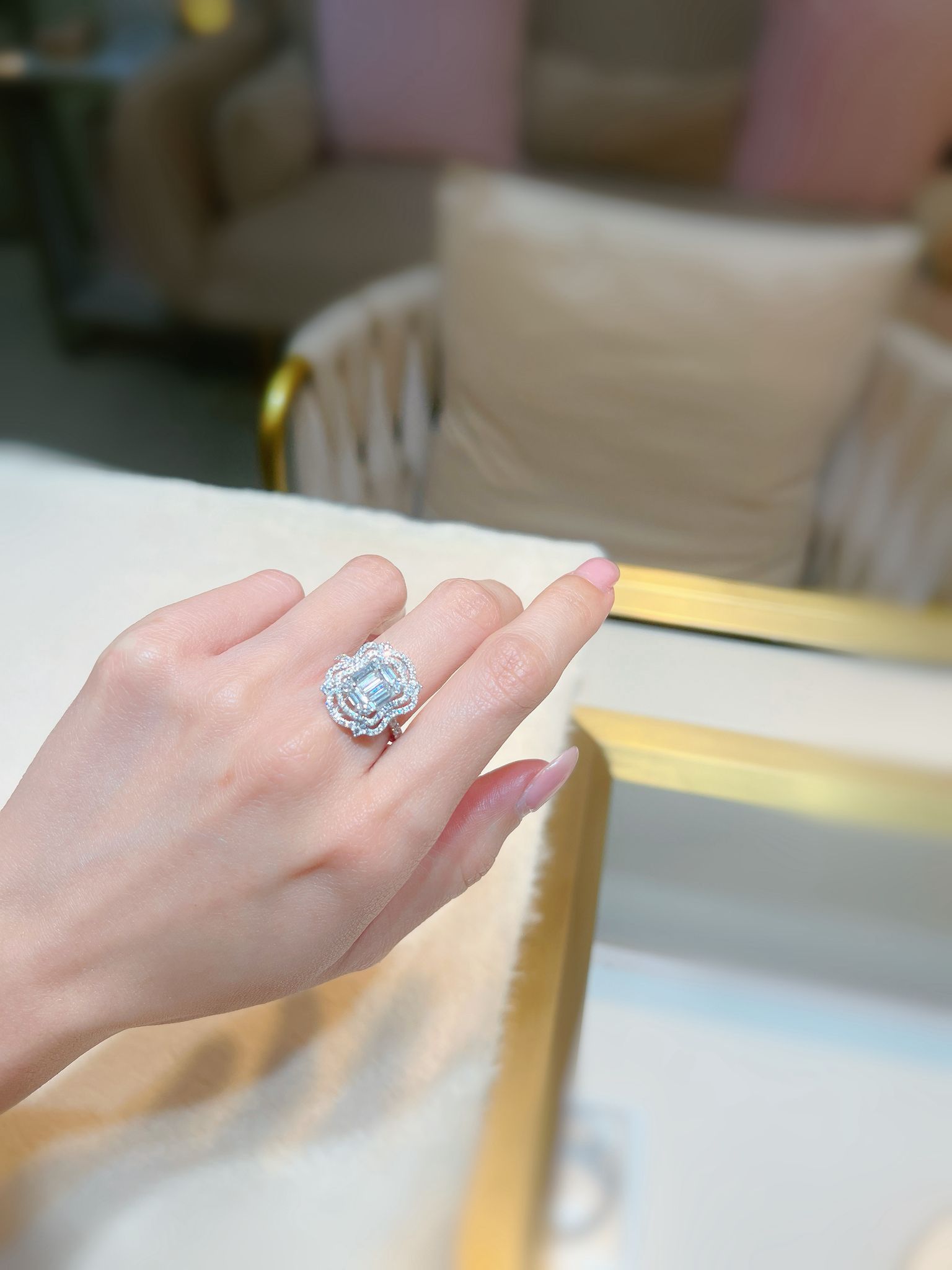 18K白金天然鑽石戒指