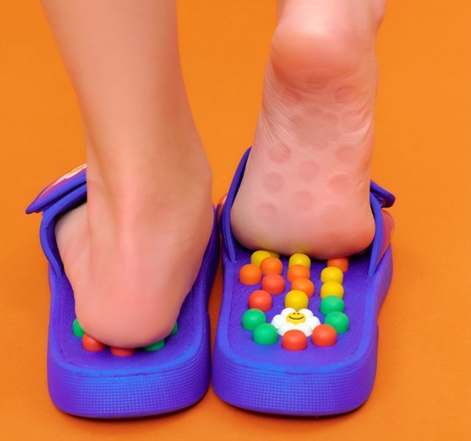 Wiggle Wiggle彩色指壓拖鞋🌈 