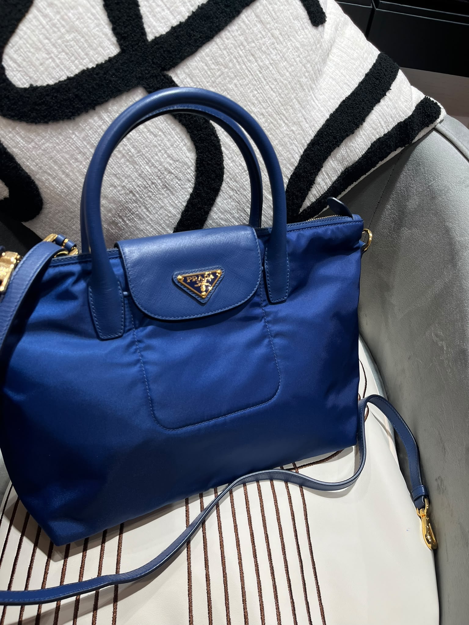 Prada Nylon 2way Bag 100%Authentic, 98%New ✅Dust bag