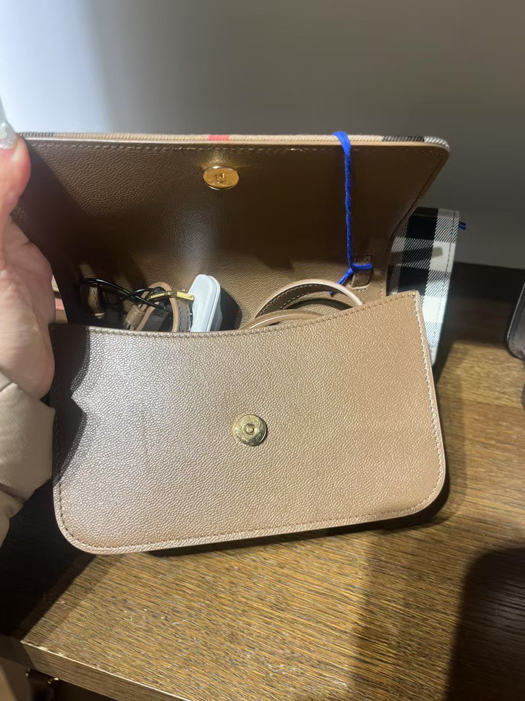 預購 Burberry🌈🌈 折扣款 小號19cm 翻蓋拼接斜咩袋 Sale Brown / black