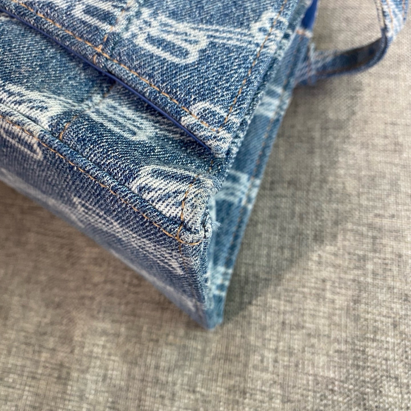 【預訂貨品】巴黎世家牛仔沙漏包 